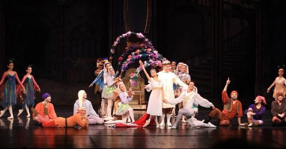 Tomorrow ✨ SNOW WHITE and the Seven Dwarfs ✨ whisks you away to a magical fairyland where lovable dwarfs and charming forest creatures help Snow White triumph over the Evil Queen. See the story unfold live on stage&hellip;

There isn&rsquo;t a bad se