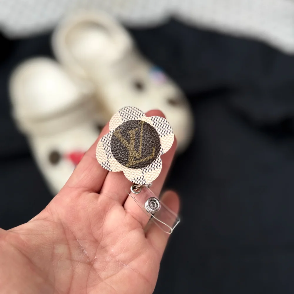【ゆなさん専用】Louis Vuitton ロゴストラップ ゆなさん専用】Louis Vuitton ロゴストラップの通販はau PAY