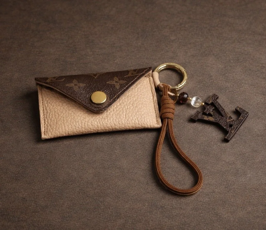 WARM IVORY LVoed  CANVAS  CARD HOLDER KEY