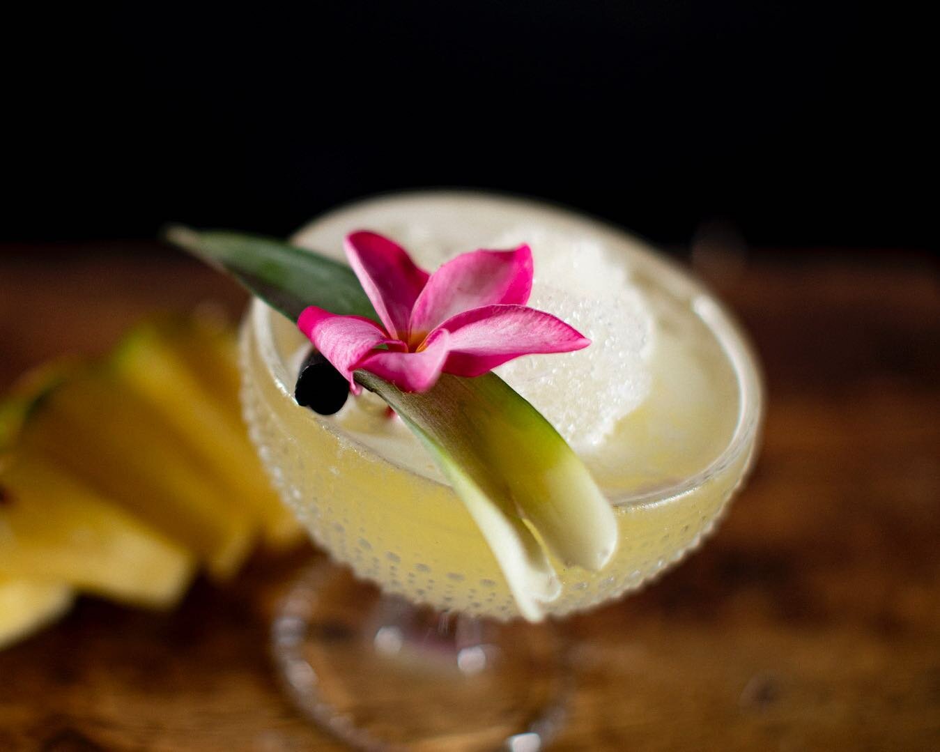 New Cocktail. REINA DE EL PONCHE
Am refreshing punch with @charanda_uruapan, @dobeltequila and @stgermaindrinks 
.
.
.
#jokerbartender #bestintheworldatwhatido #Style #Lifestyle #bestcocktails #barartist #drinkingnight #drinkstagram #freshingredients