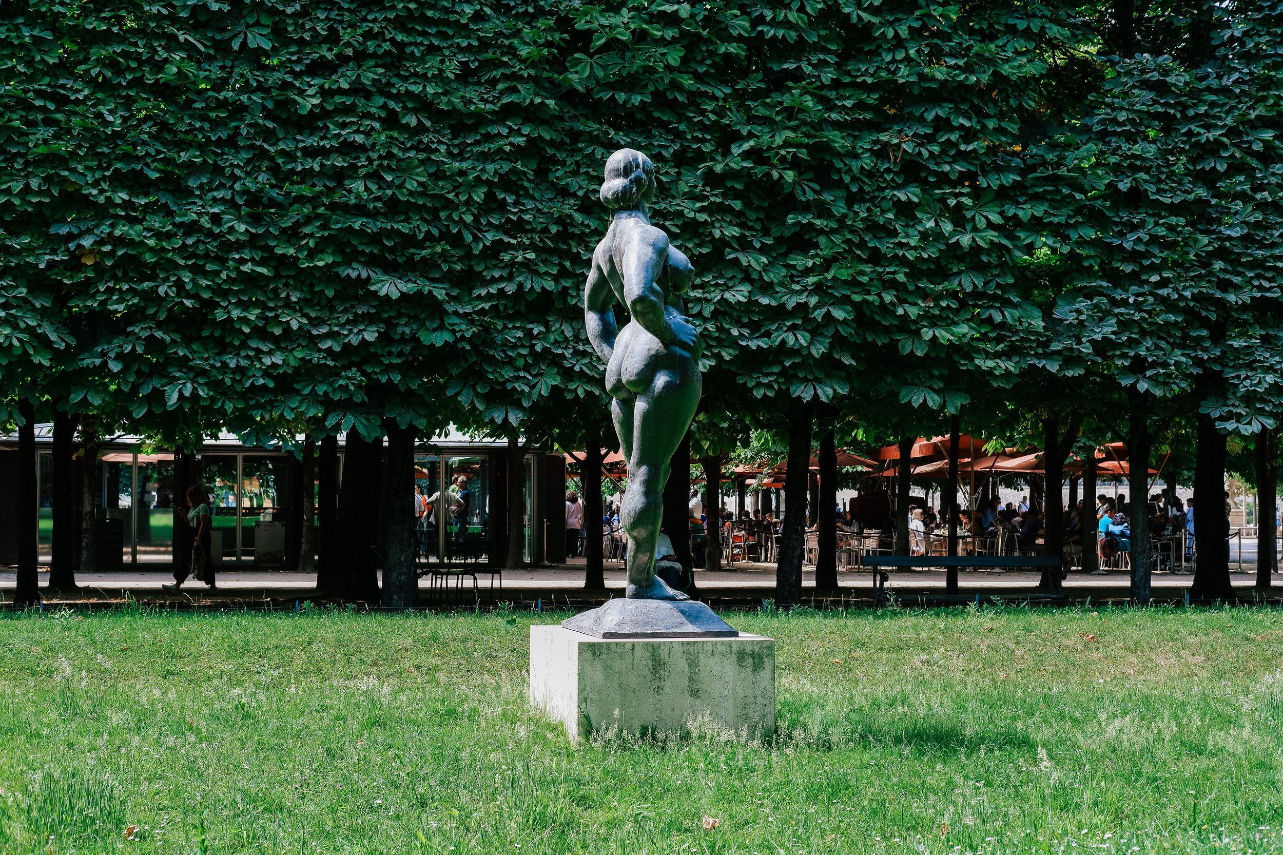  strong woman statue in jardin  Tuileries  