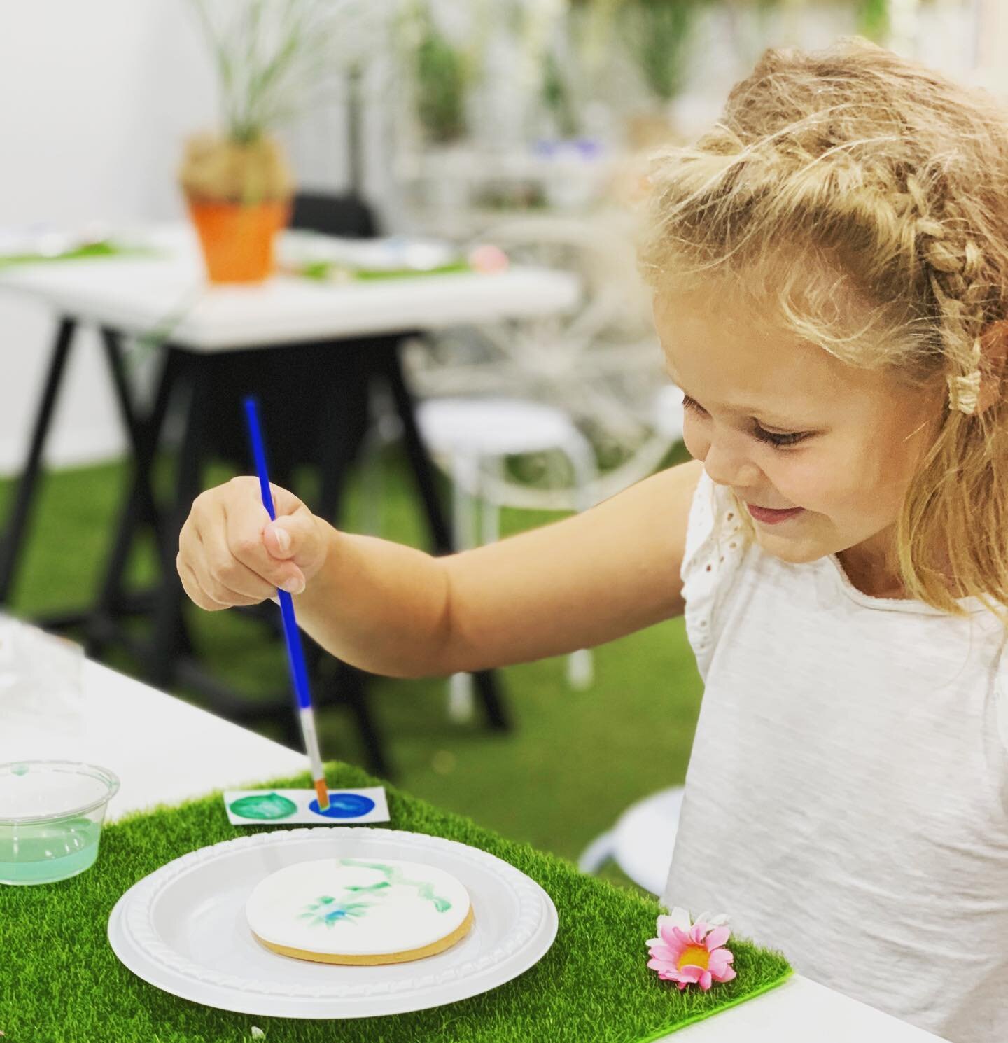 Fancy a delicious cookie &amp; a craft activity that keeps children excited &amp; engaged?! Cookie decorating is just that...FUN! 😋🍪🧑🏻&zwj;🎨