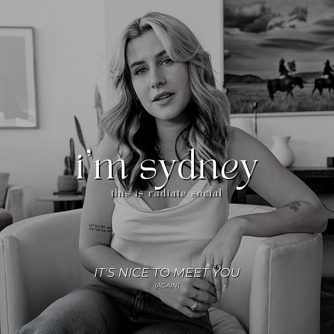 It's been a WHILE since I formally introduced myself so hi, I'm Sydney! 🤍⚡️
⠀⠀⠀⠀⠀⠀⠀⠀⠀
📱 I've been a social media manager for 5+ years. First in the corporate &amp; agency world, and now solo since 2020! 
📱 I've been an influencer for 7+ years star
