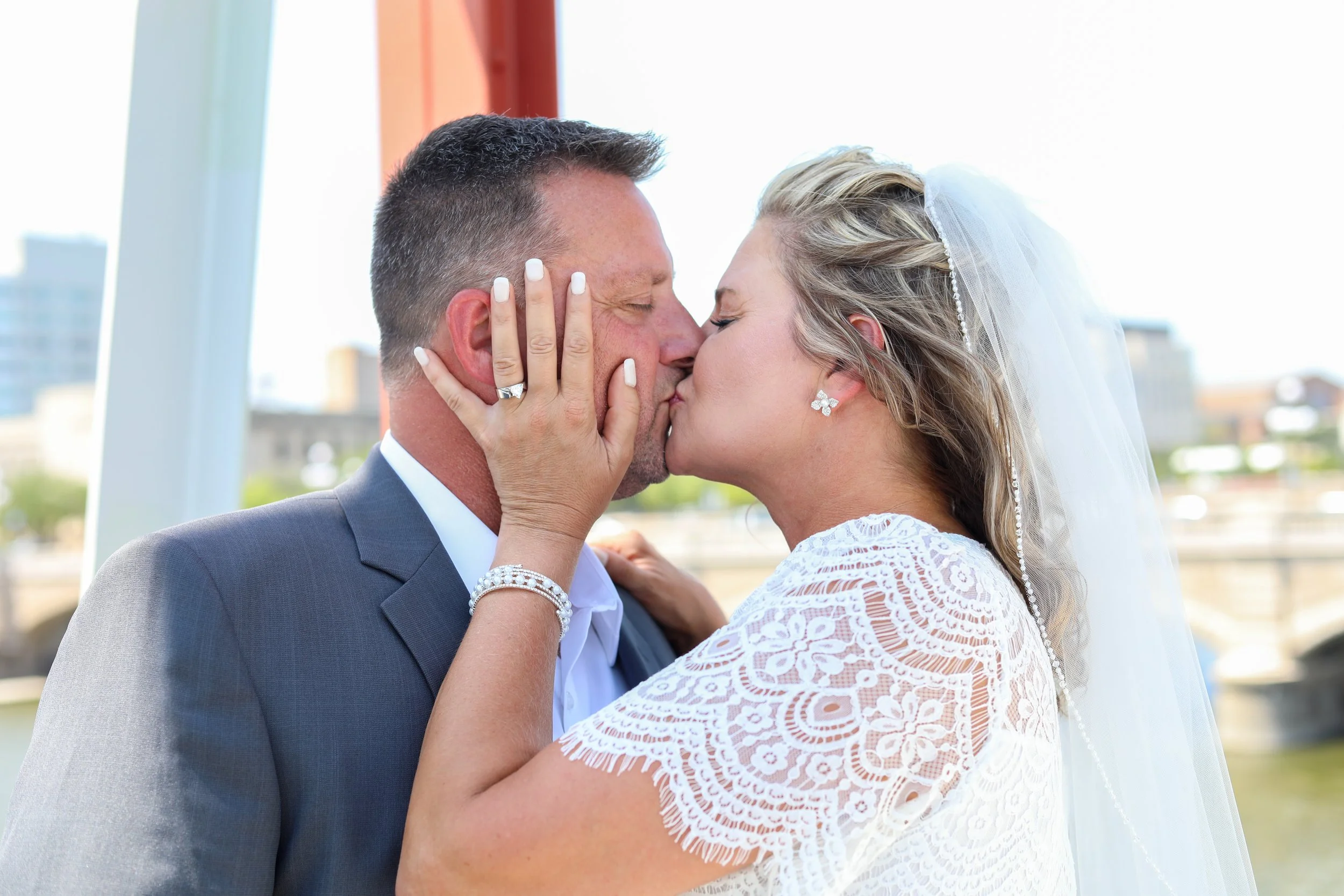 Des Moines Iowa Wedding Elopement Downtown Des Moines Polk County Iowa Courthouse 