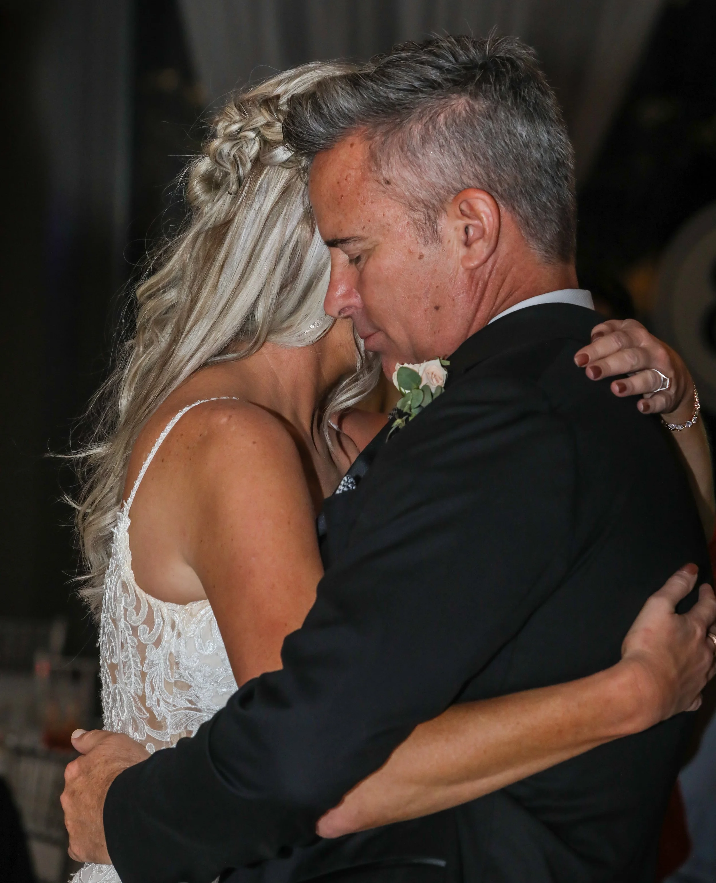 Des Moines Iowa Wedding Photographer Photo Downtown Des Moines Polk County Iowa Bash DSM