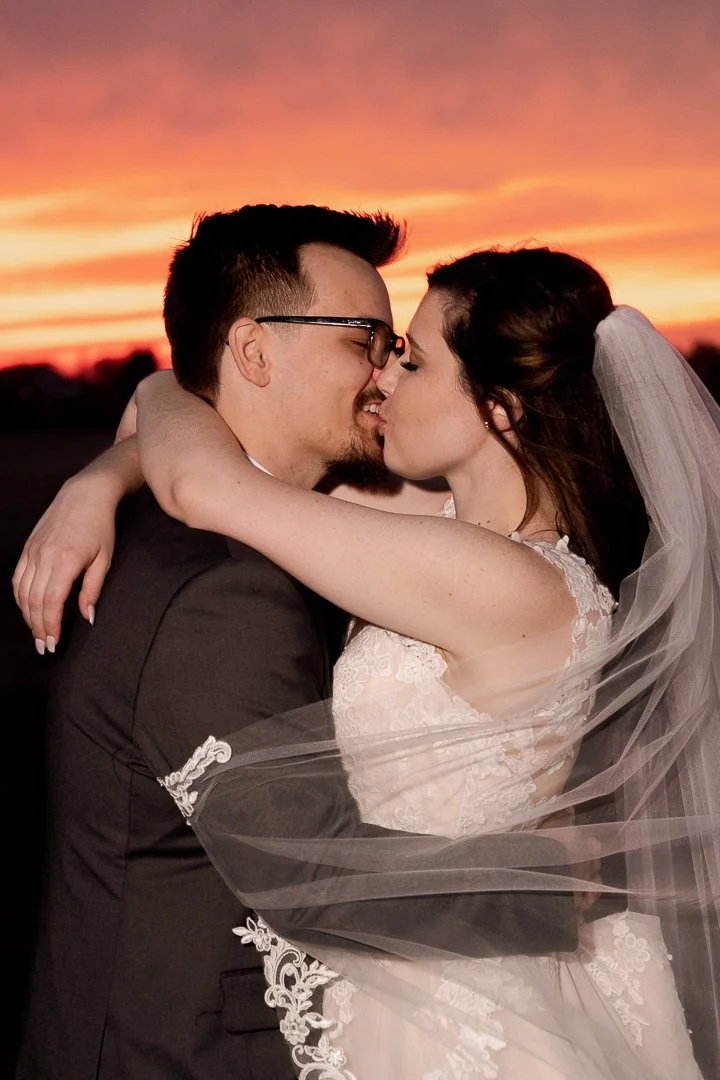 Iowa Wedding Photographer Three Sister Barn Dallas Center Iowa 
