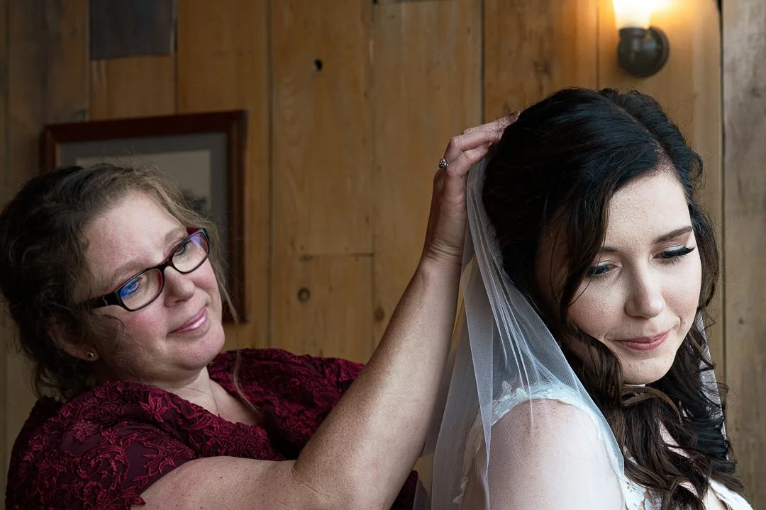 Iowa Wedding Photographer Three Sister Barn Dallas Center Iowa 