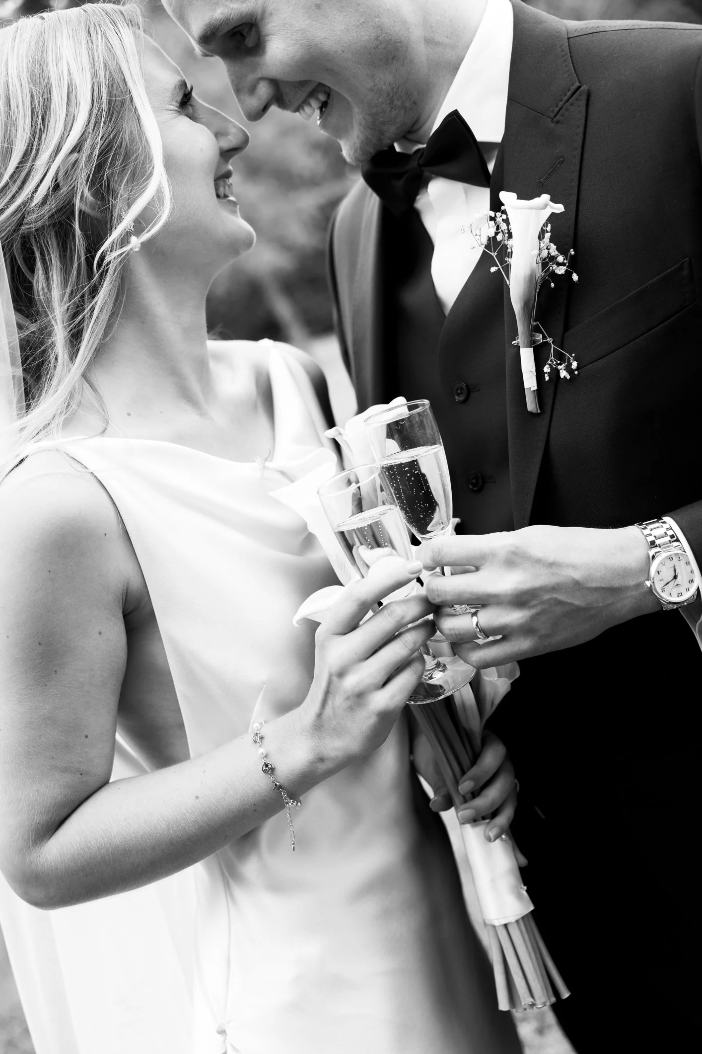 Loose editorial wedding photographer in paris
