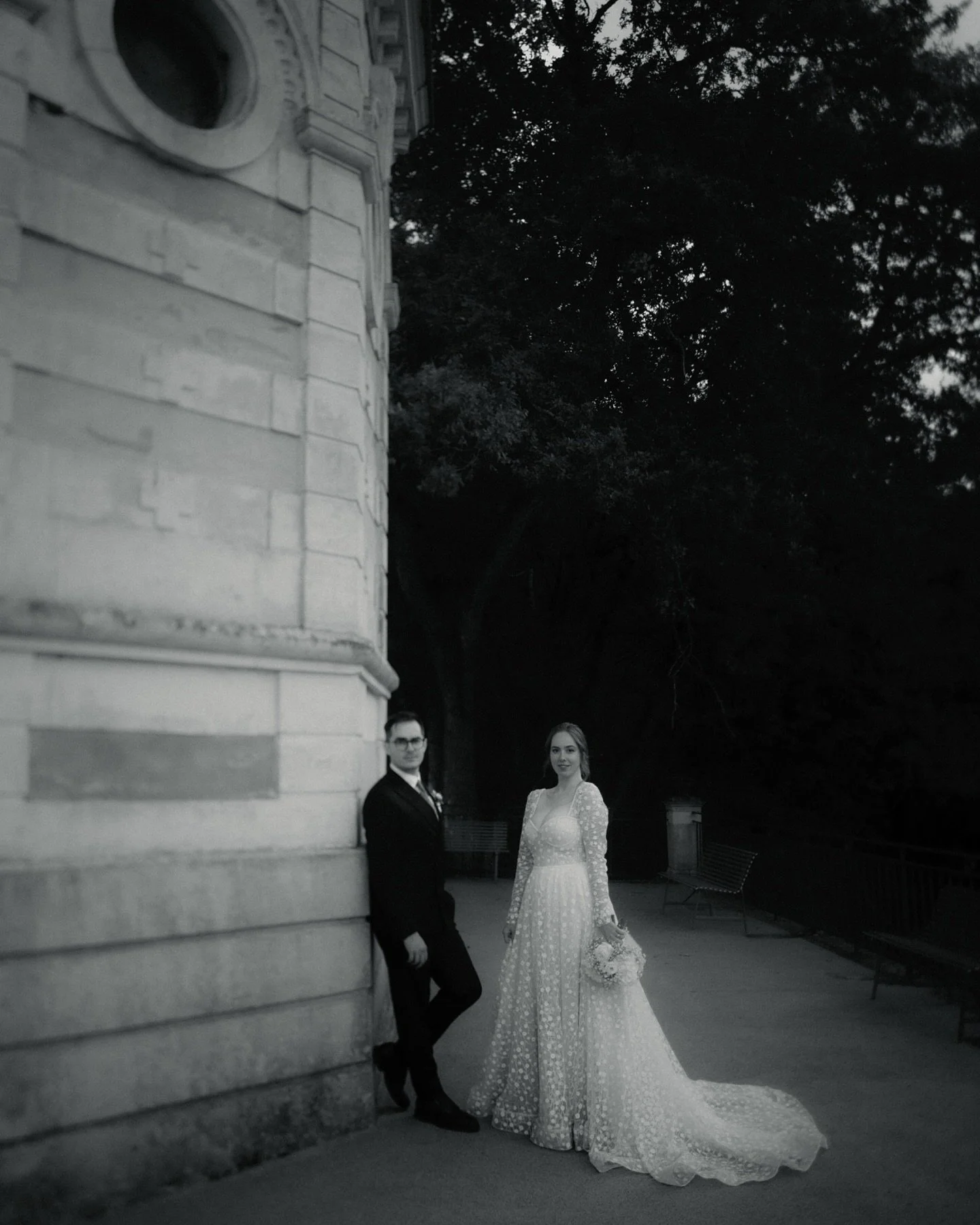 The elegance of true moments. 

I&rsquo;m C&eacute;line, a Paris wedding photographer &mdash; loose &amp; editorial, poetic, authentic and luminous. 

L&rsquo;&eacute;l&eacute;gance des instants vrais. 

Je suis C&eacute;line, photographe de mariages