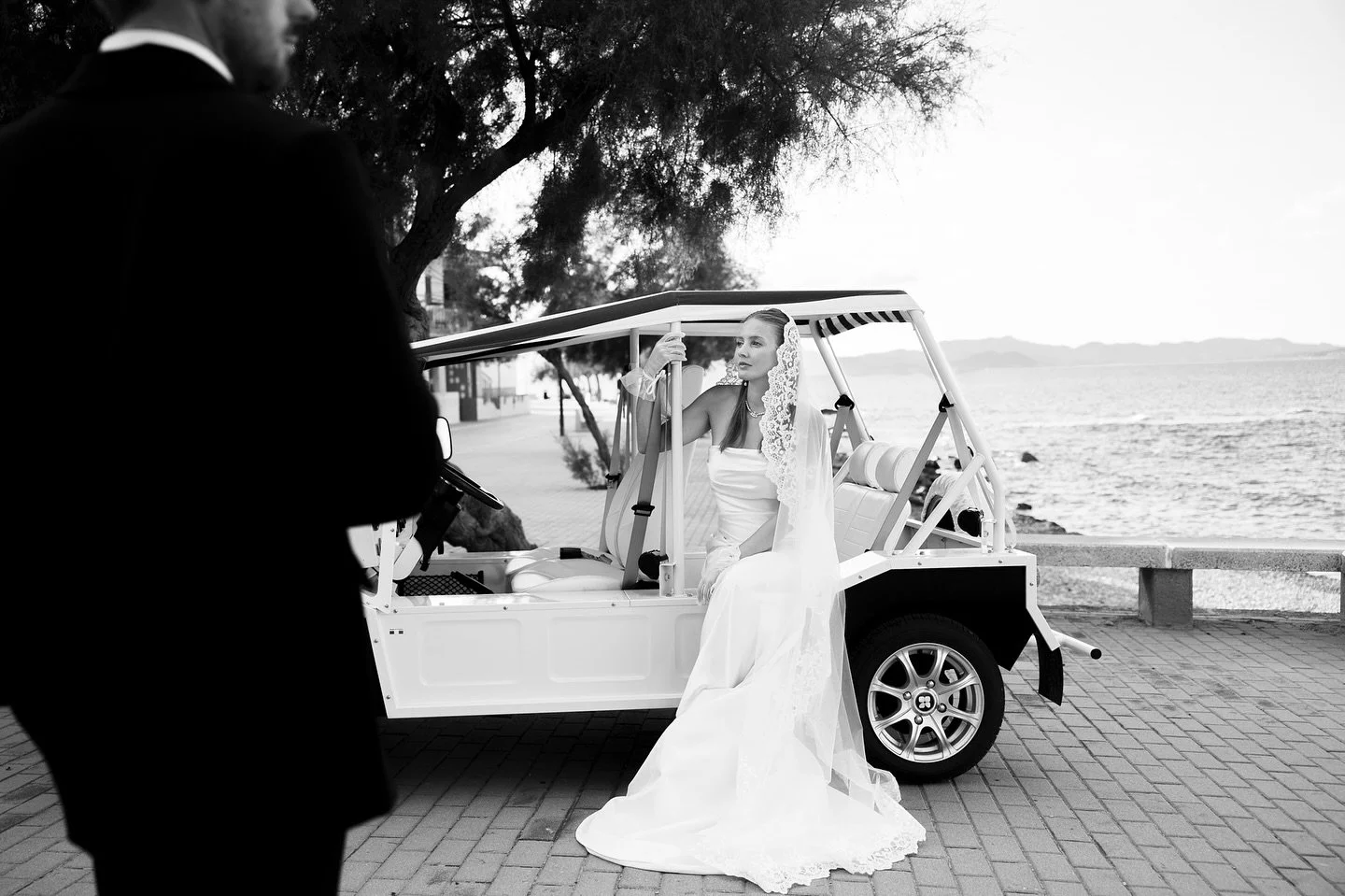 UNSPOKEN ELEGANCE 

Photographe de mariages loose &eacute;ditorial &agrave; Paris 

I&rsquo;m C&eacute;line, a loose editorial wedding photographer in Paris and beyond. 

@pareja_a_juego @umoke.mallorca @nassira.wedding.photographer @mounux_bonux @vi