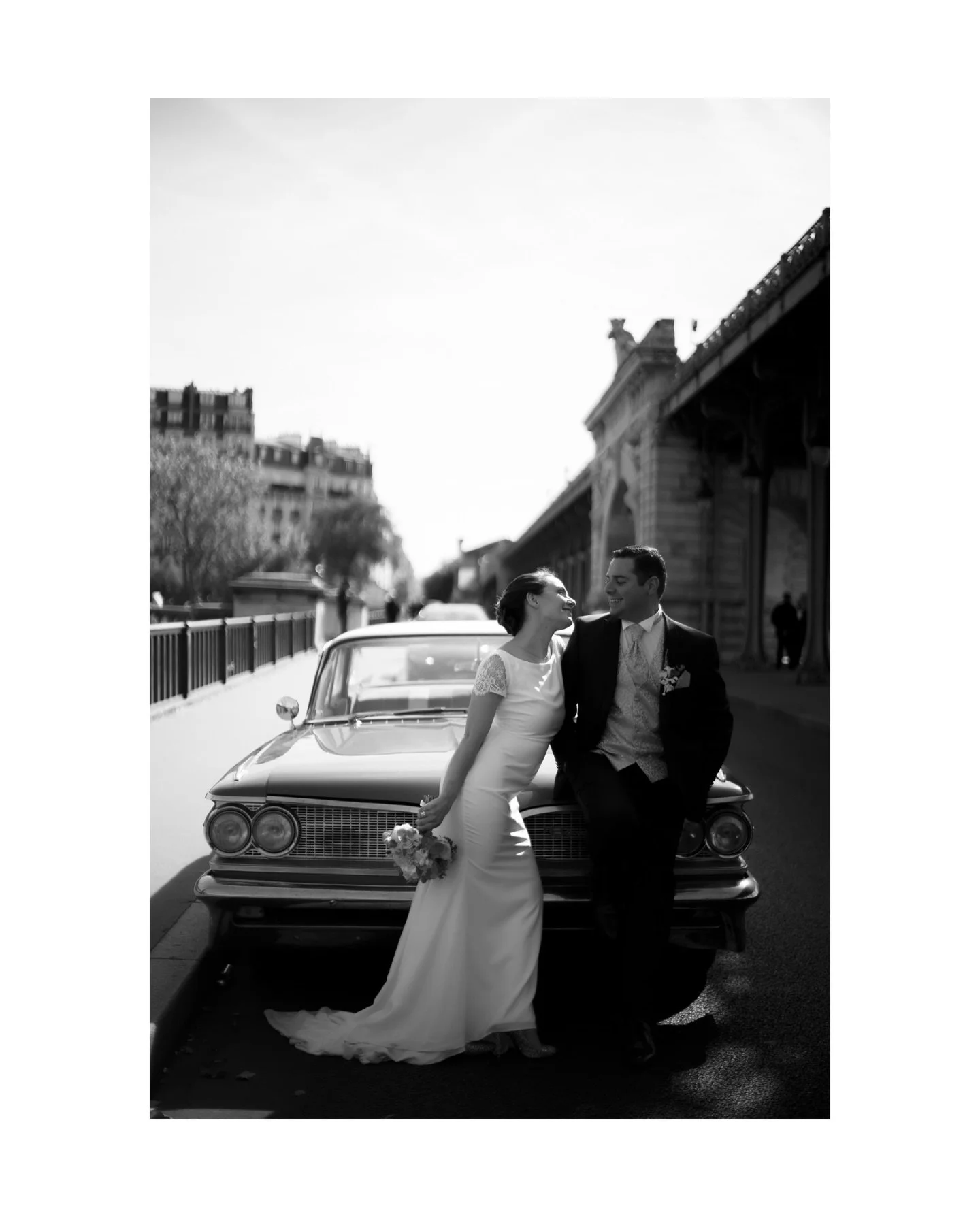 &Agrave; Paris, l&rsquo;image cherche ce qui ne vieillit pas.
Une &eacute;criture cin&eacute;matographique, guid&eacute;e par l&rsquo;&eacute;motion, pour cr&eacute;er des photographies intemporelles.

Je suis C&eacute;line, photographe de mariages &