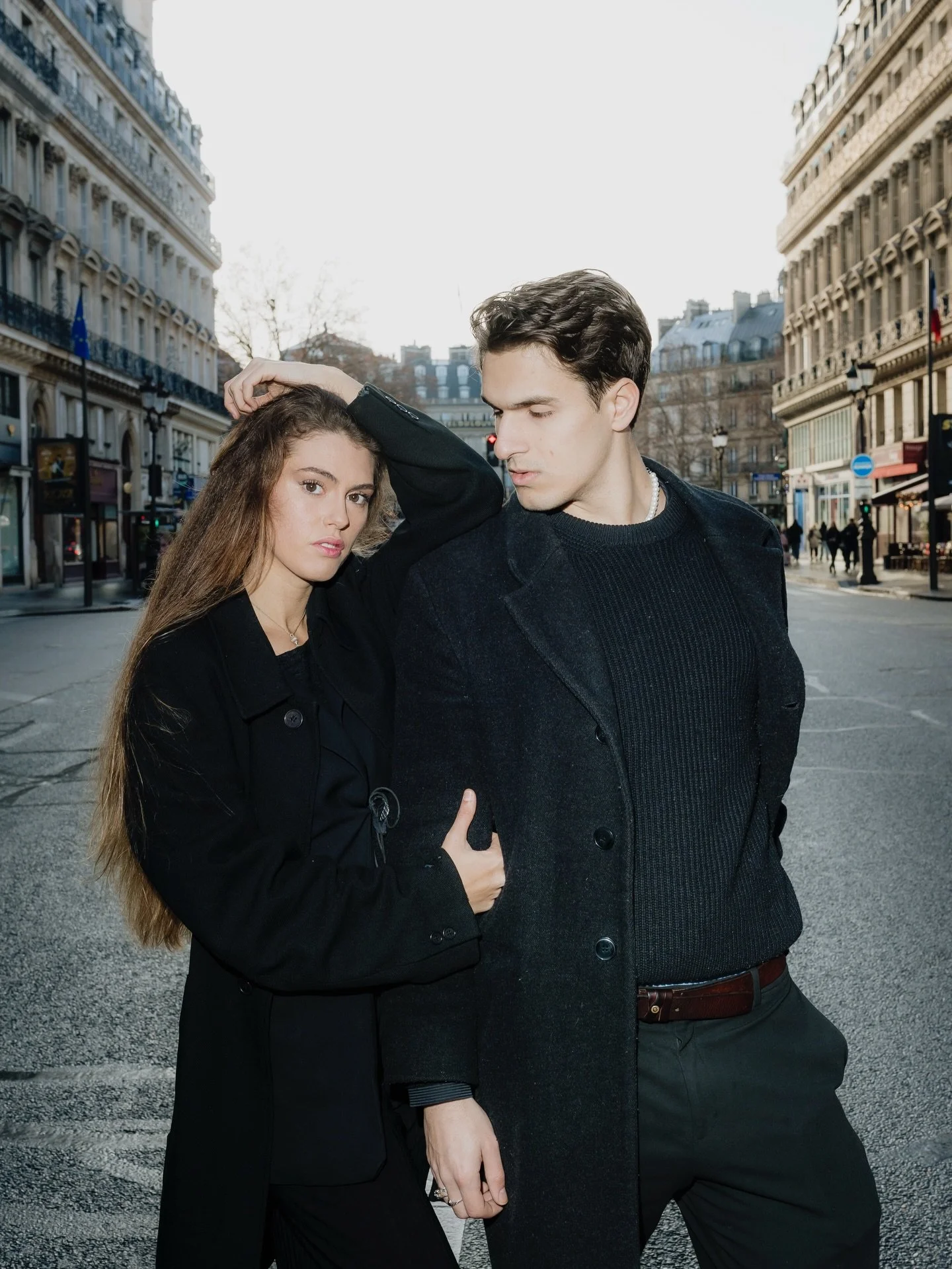 Paris has this unique way of making love stories beat a little louder. Between two streets, a ray of light, a glance, I keep believing that photographing couples here is a way to celebrate what connects us, even when everything feels unsteady.

These