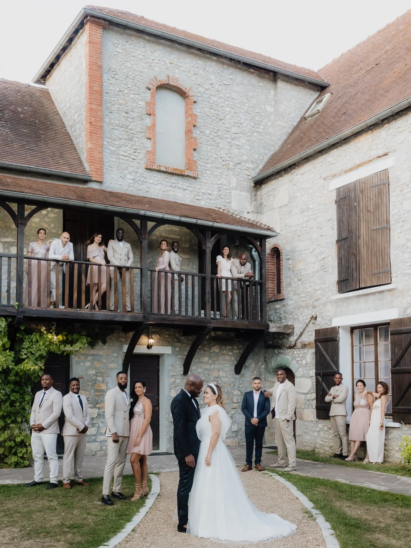 Les photos de groupe peuvent &ecirc;tre belles, &eacute;l&eacute;gantes et pleines de vie, quand on garde l&rsquo;essentiel et qu&rsquo;on l&acirc;che prise. Moins de poses fig&eacute;es, plus de pr&eacute;sence, et surtout la confiance pour laisser 