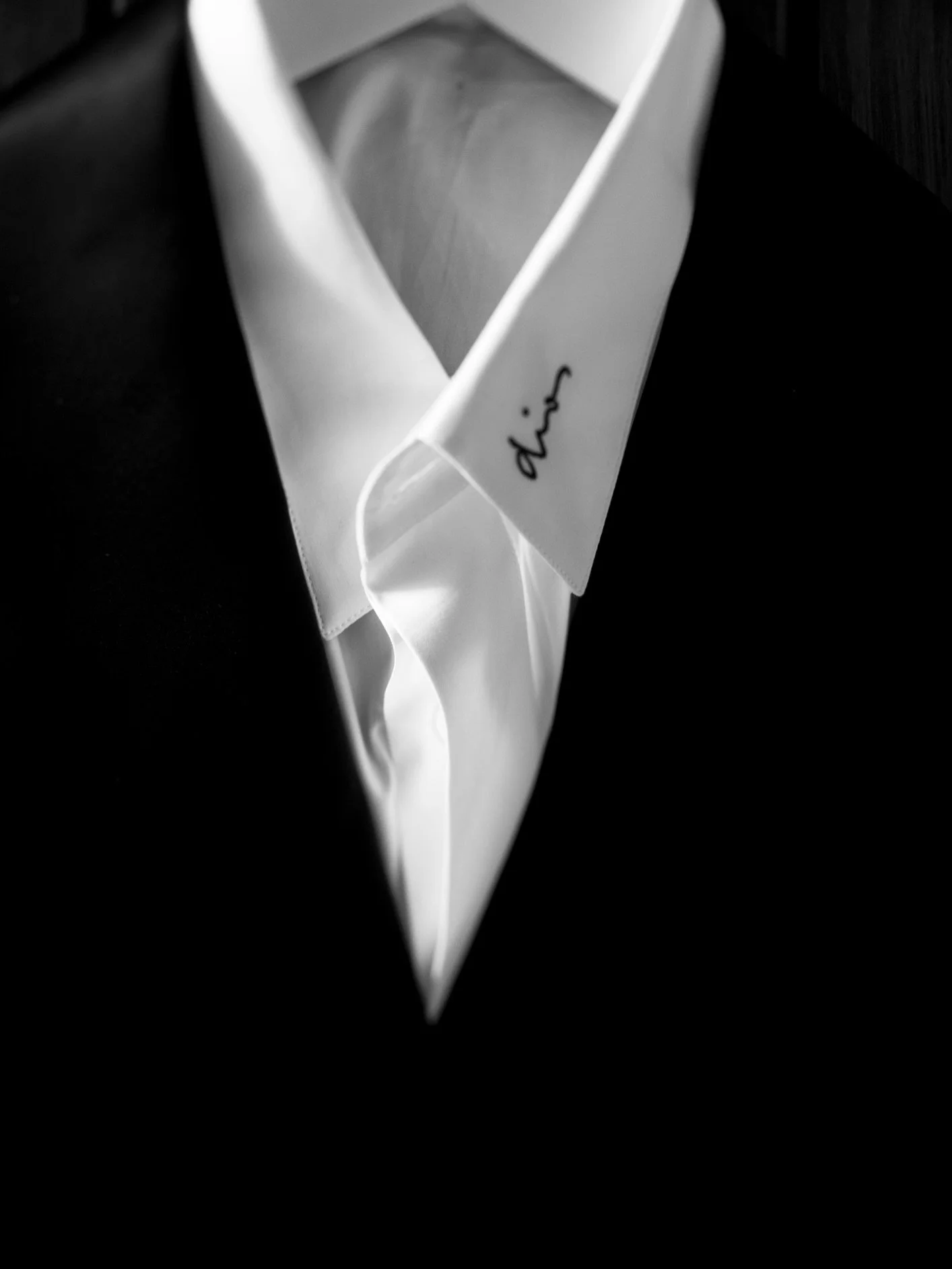 Il y a une mani&egrave;re de vous tenir, de vous regarder, de vous rapprocher, que vous ne soup&ccedil;onnez pas encore, et c&rsquo;est l&agrave; que tout commence.
Je ne vous laisse jamais seuls face &agrave; l&rsquo;objectif, je vous guide, je vous