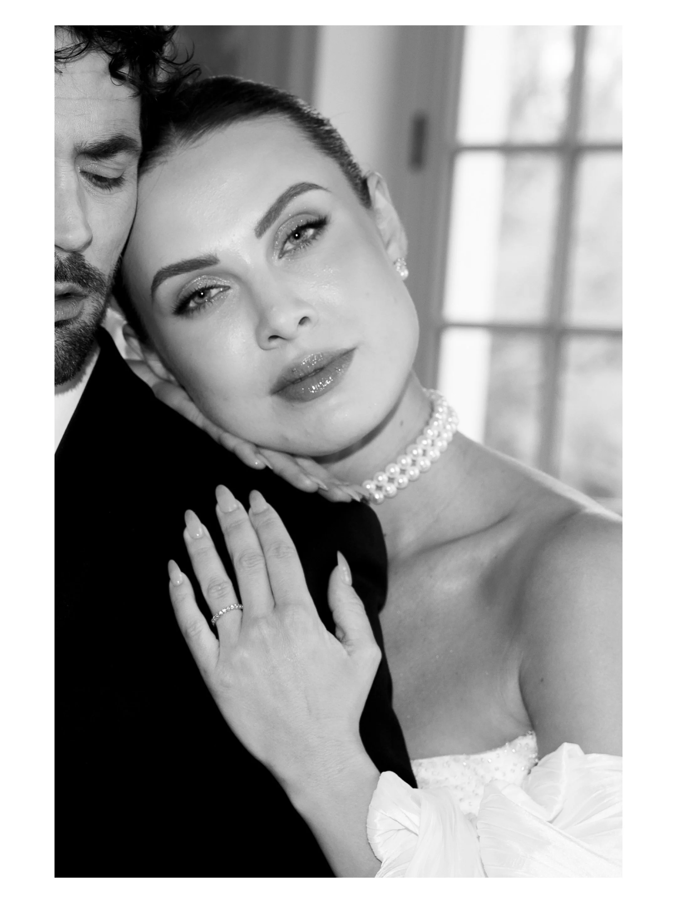 Black and white, sculptural silhouettes and a touch of old Hollywood.

An editorial wedding story built around contrast, movement and presence. The kind of imagery I love to create: intentional without feeling frozen, elegant without losing character