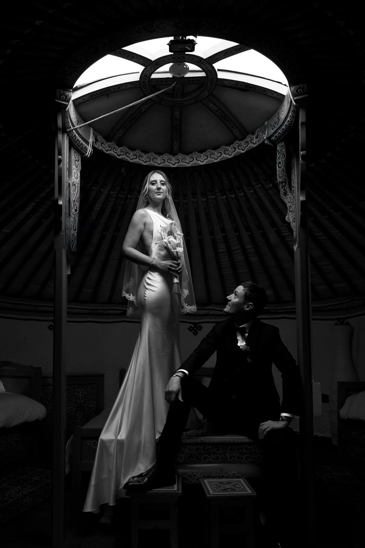 Loose editorial wedding photographer in paris