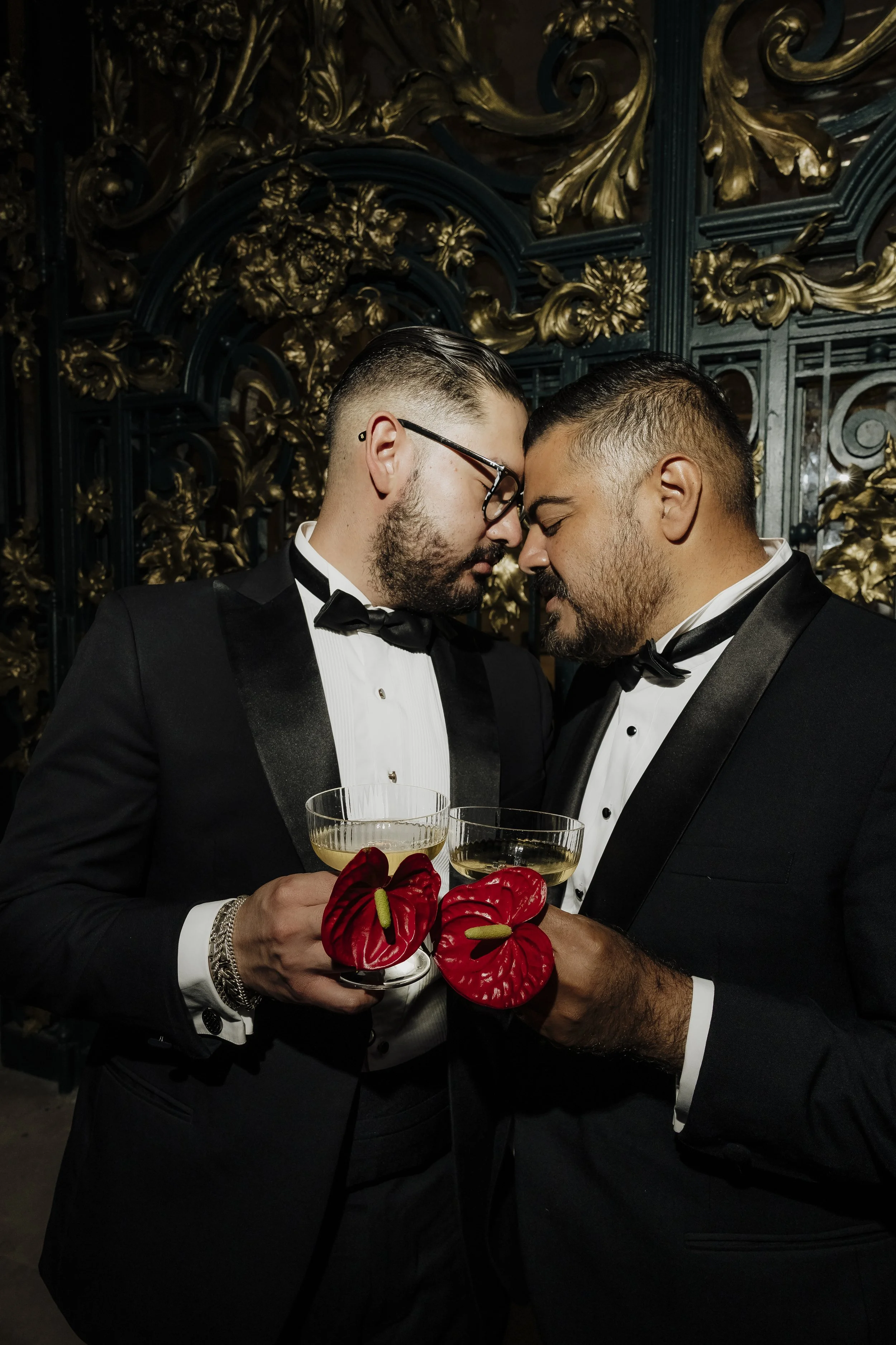 Loose editorial wedding photographer in paris