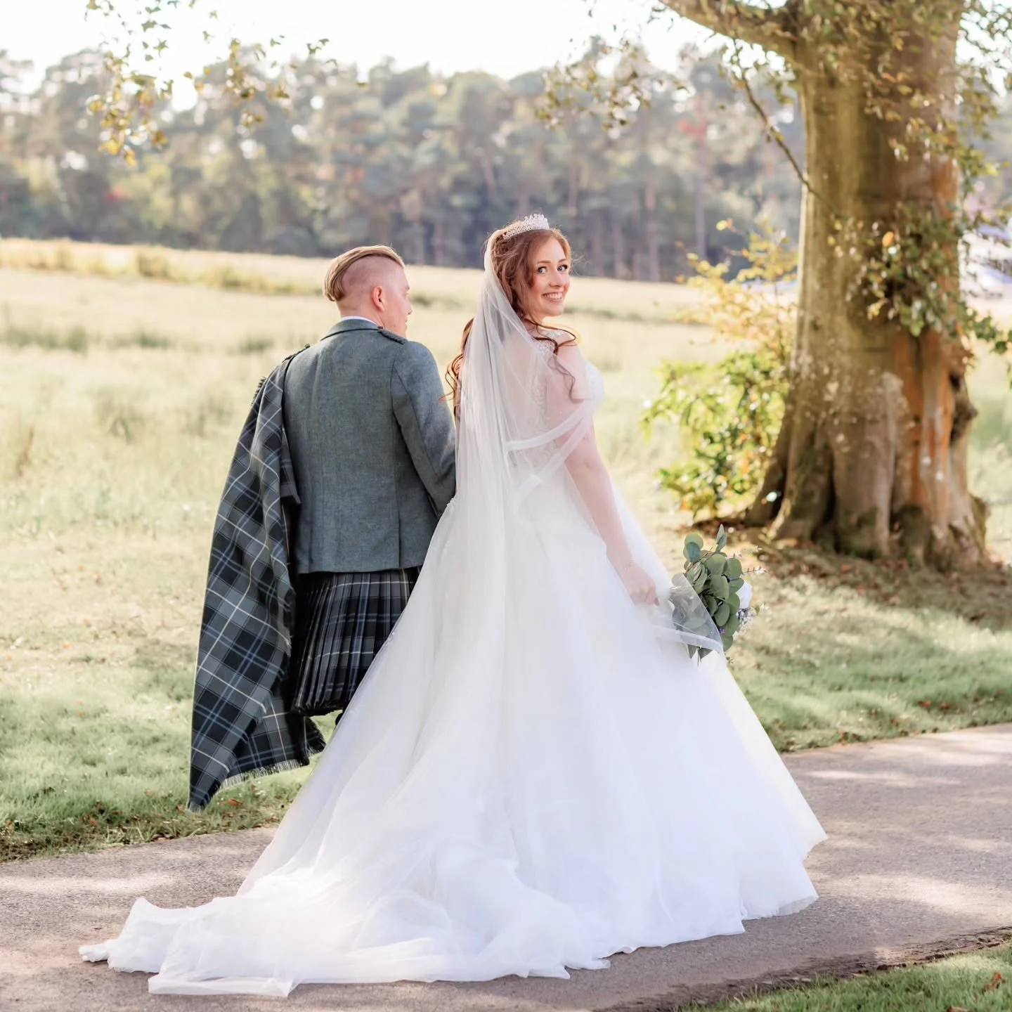 Natalie &amp; Ryhs had such a great wedding day @enterkine_country_house_resort.  It was Country theme with a hint of Disney. The bridesmaids all had their hats and cowboy boots and I was in my element with it all. 
Make up @kirstyemartinmua 
Hair @v