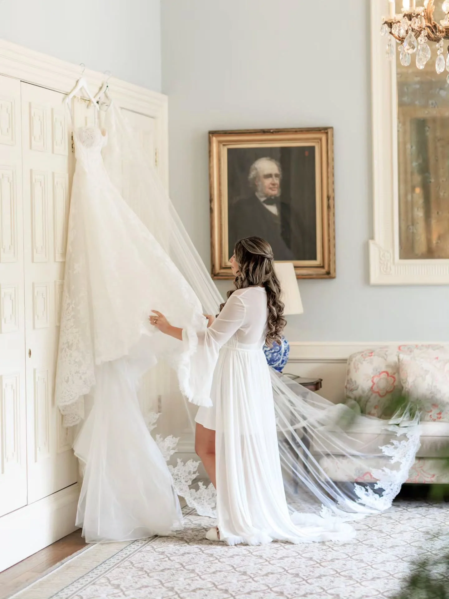 A moment for Luana's bridal prep in the stunning @crossbasketcastle
Make up @stephaniecm_mua
@staceytoner_artsy
Film @inspirevideoproduction
Dj @jonnyruiz_tartan 
Hair @lisaivonehair @sianhair
Planner @louizehollywoodweddings
@crossbasketcastle
@luan