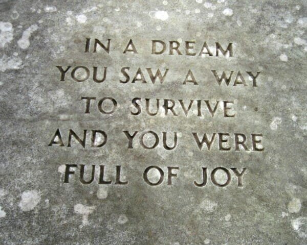 Jenny-Holzer-12-600x480.jpg