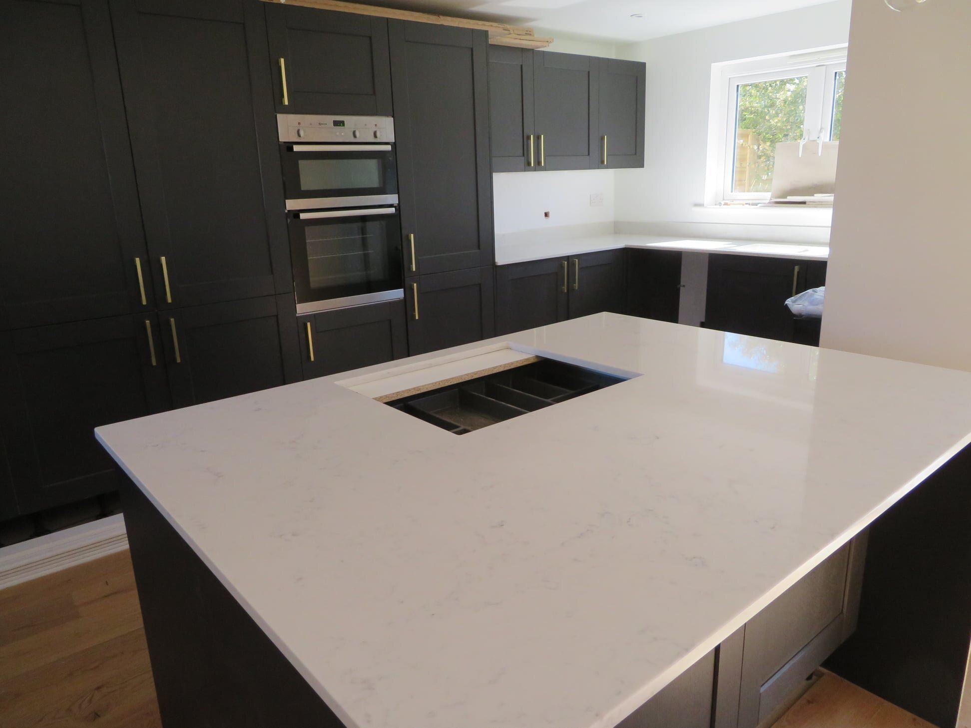 Carrara_Quartz_Worktops_Island_Upstand_Camberley_Surrey_3.jpeg