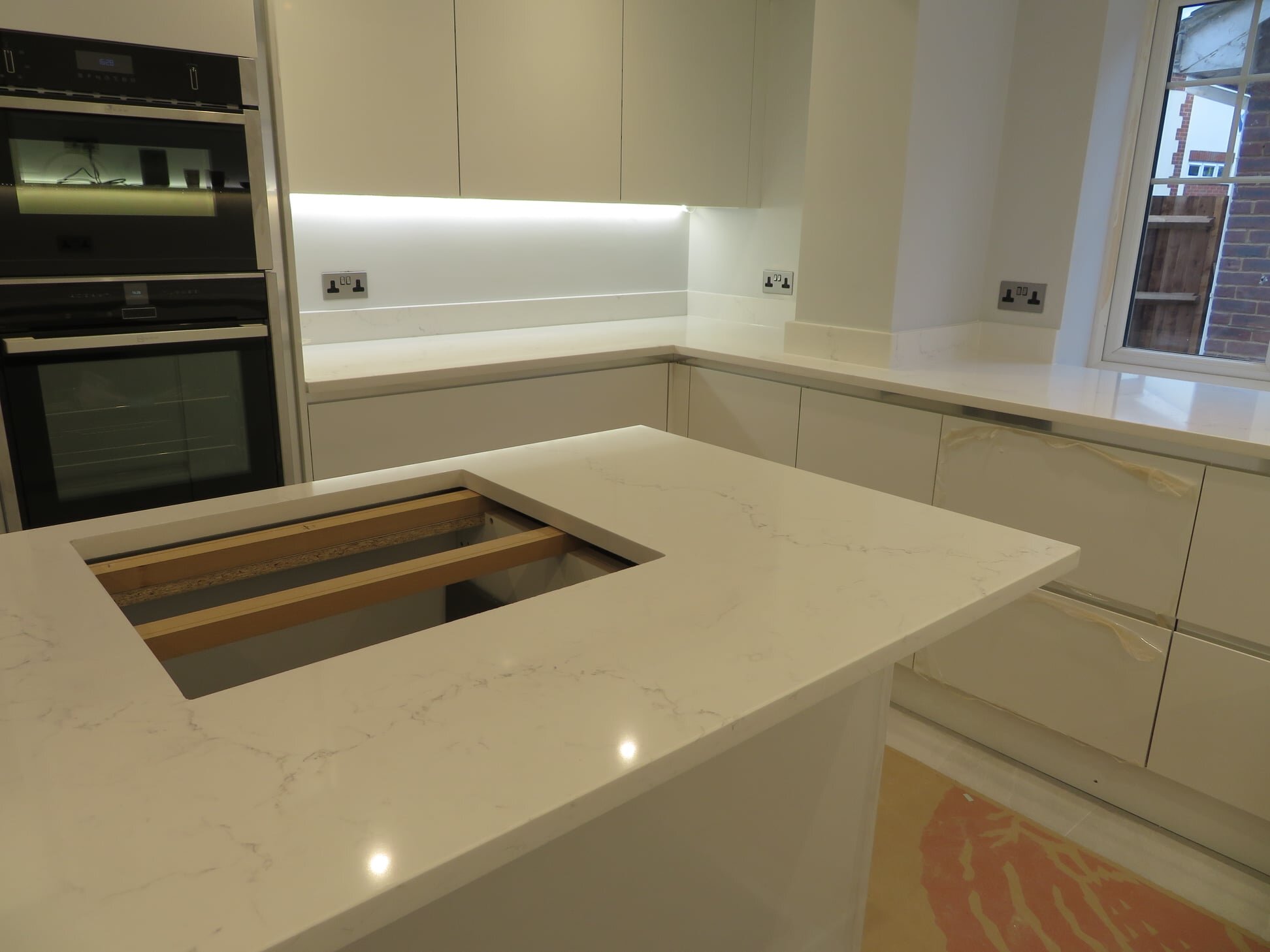 Unistone_Carrara_Misterio_quartz_worktops_guildford_surrey_006.jpeg