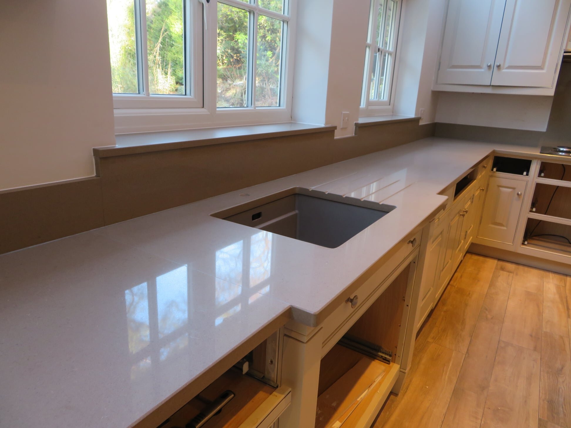 30mm_BQS_Light_Suede_quartz_worktops_fleet_001.jpeg