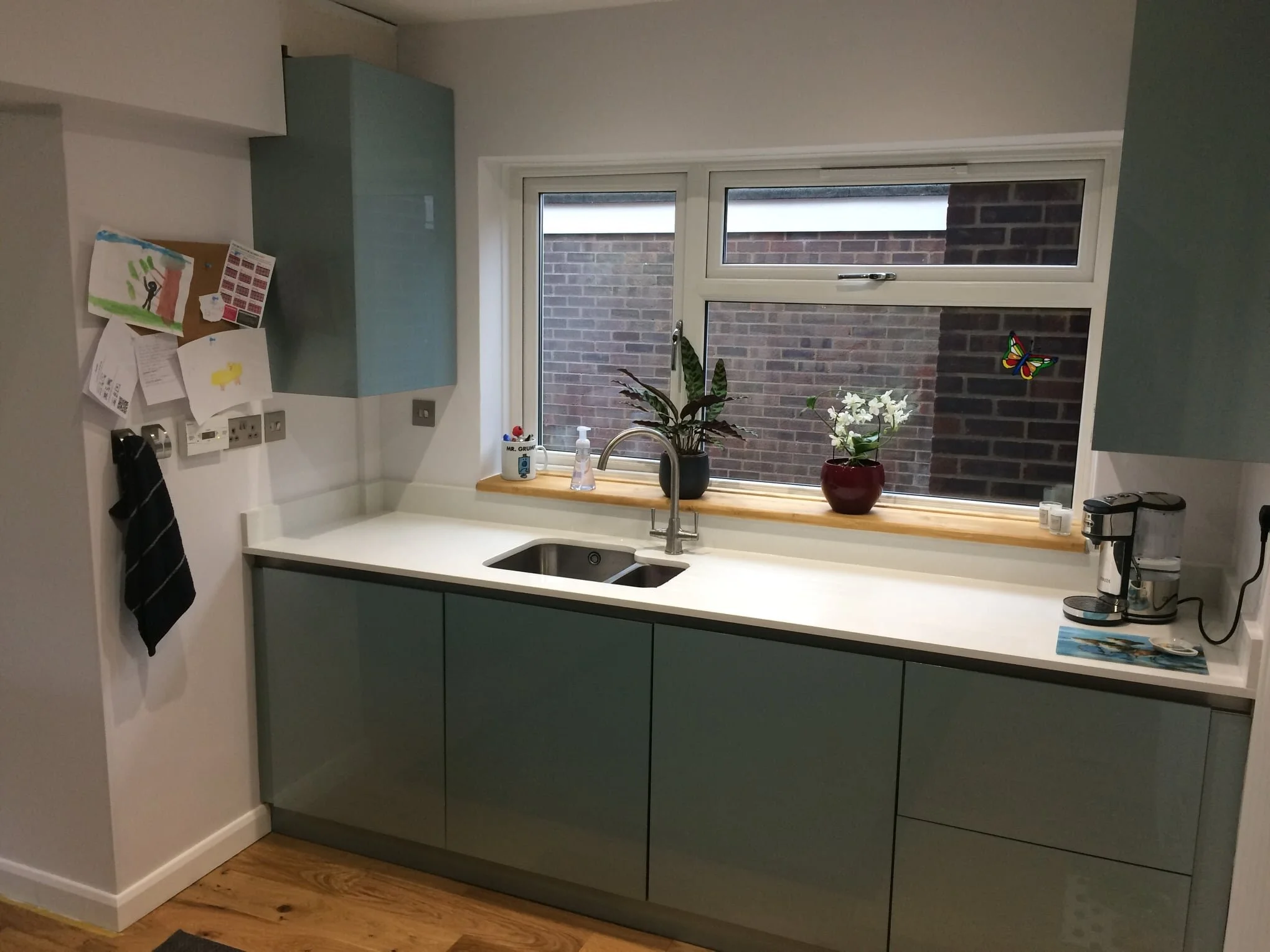 White_Shimmer_quartz_worktops_frimley_surrey_4.jpeg