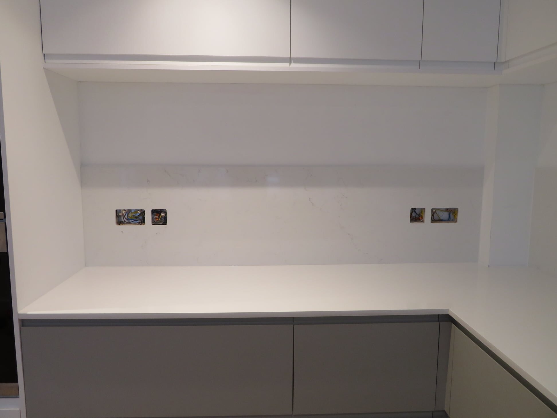 CRL_Ultra_White_Quartz_Worktops_Guildford_Surrey_4.jpeg