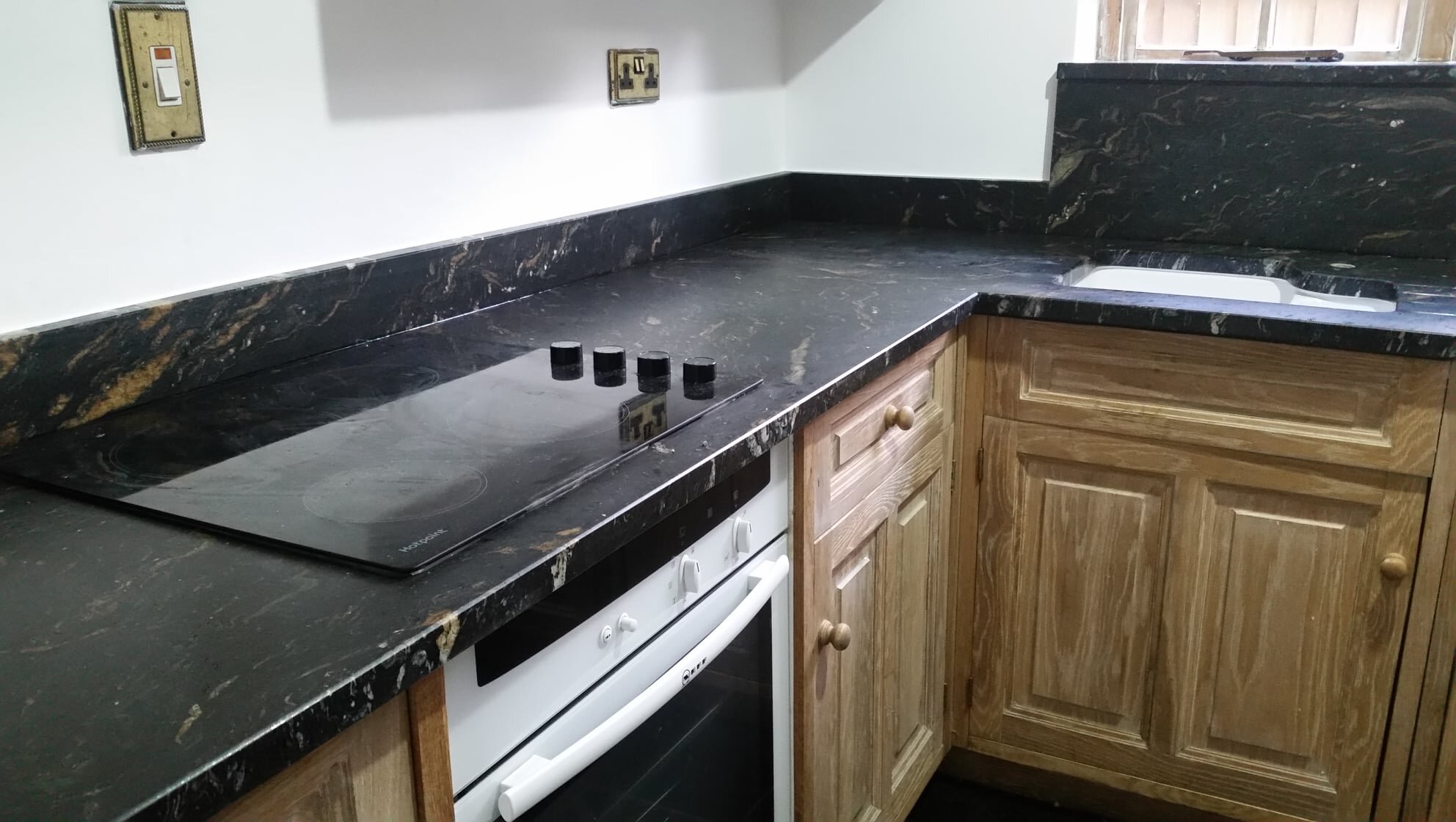 Stromboli_Vintage_Granite_Worktops_Windlesham_1.jpeg