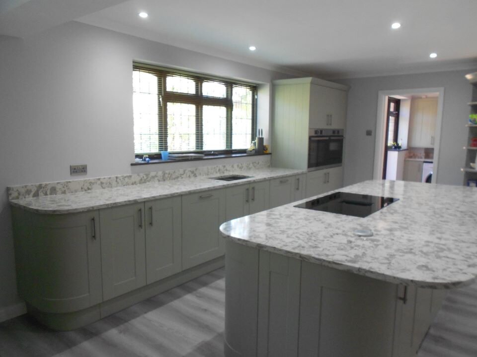 Unistone_Alaska_White_Quartz_Worktops_01.jpeg