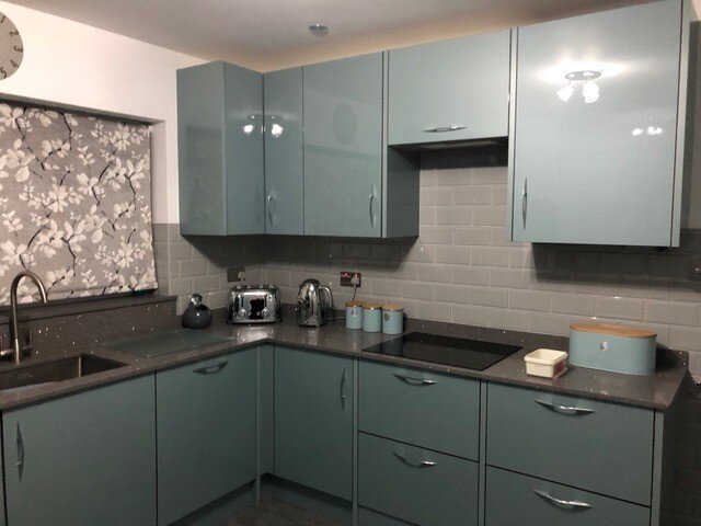 CRL_Grey_Reflection_quartz_worktops_sandhurst_01.jpeg