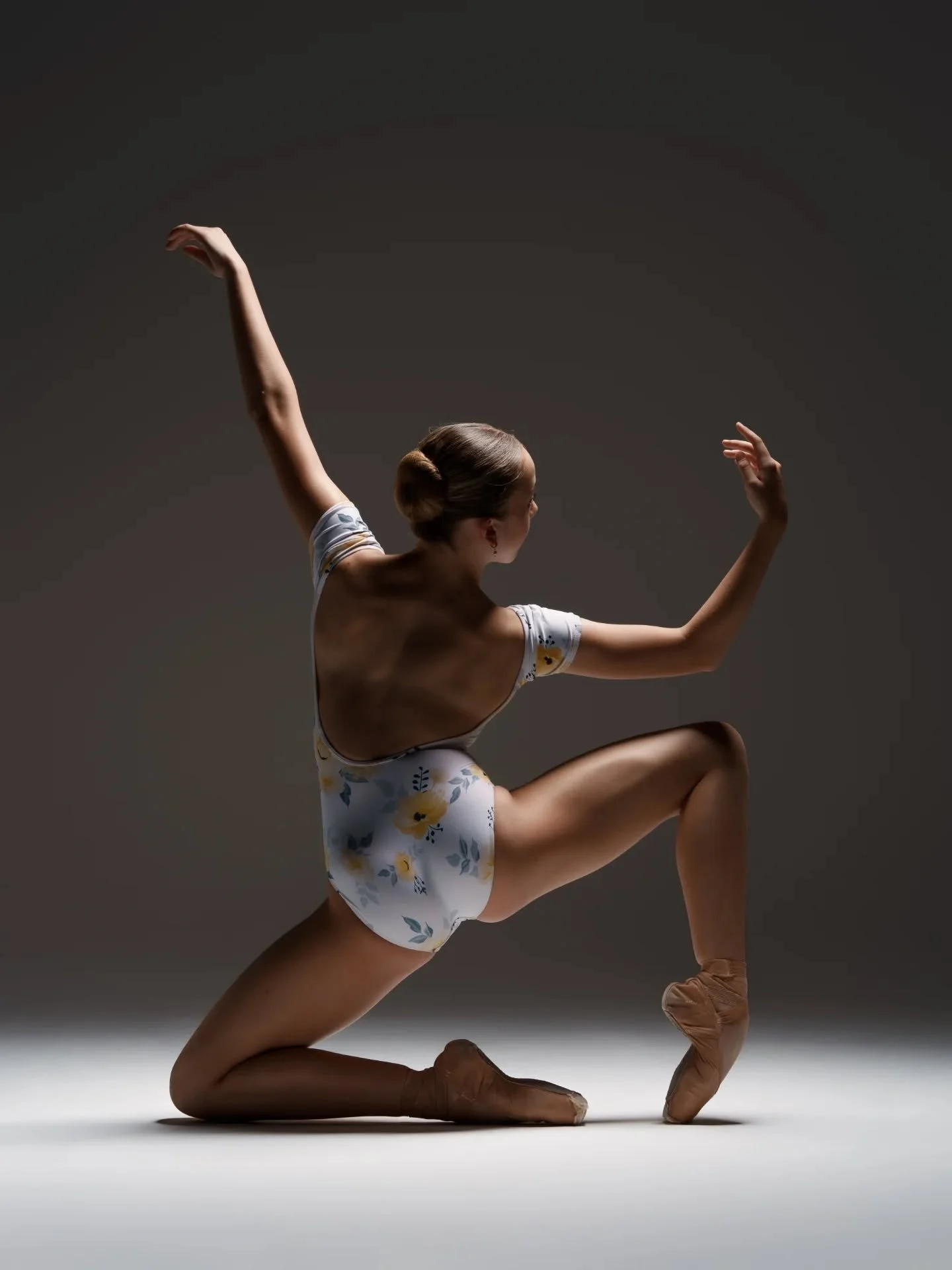 Creating shapes with the talented @lillianoxenford 
Swipe to the end to see Lillian in action! Which is your favourite?

One of my favourite photos and the best response when capturing photos! 

#ballet #ballerina #dance t#dancer #balletphotography #