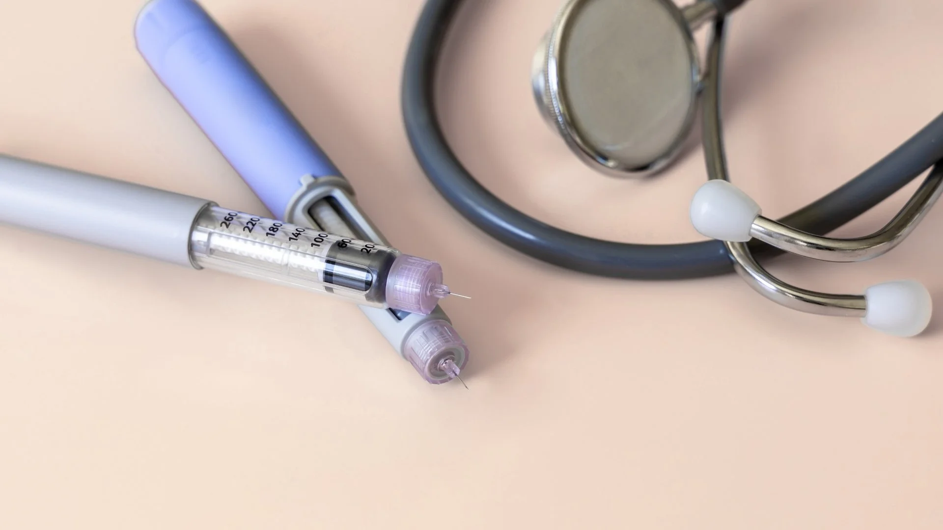 Close-up of a GLP-1 injection pen representing GLP-1 treatment for obesity and diabetes and the need for structured medication management programs.