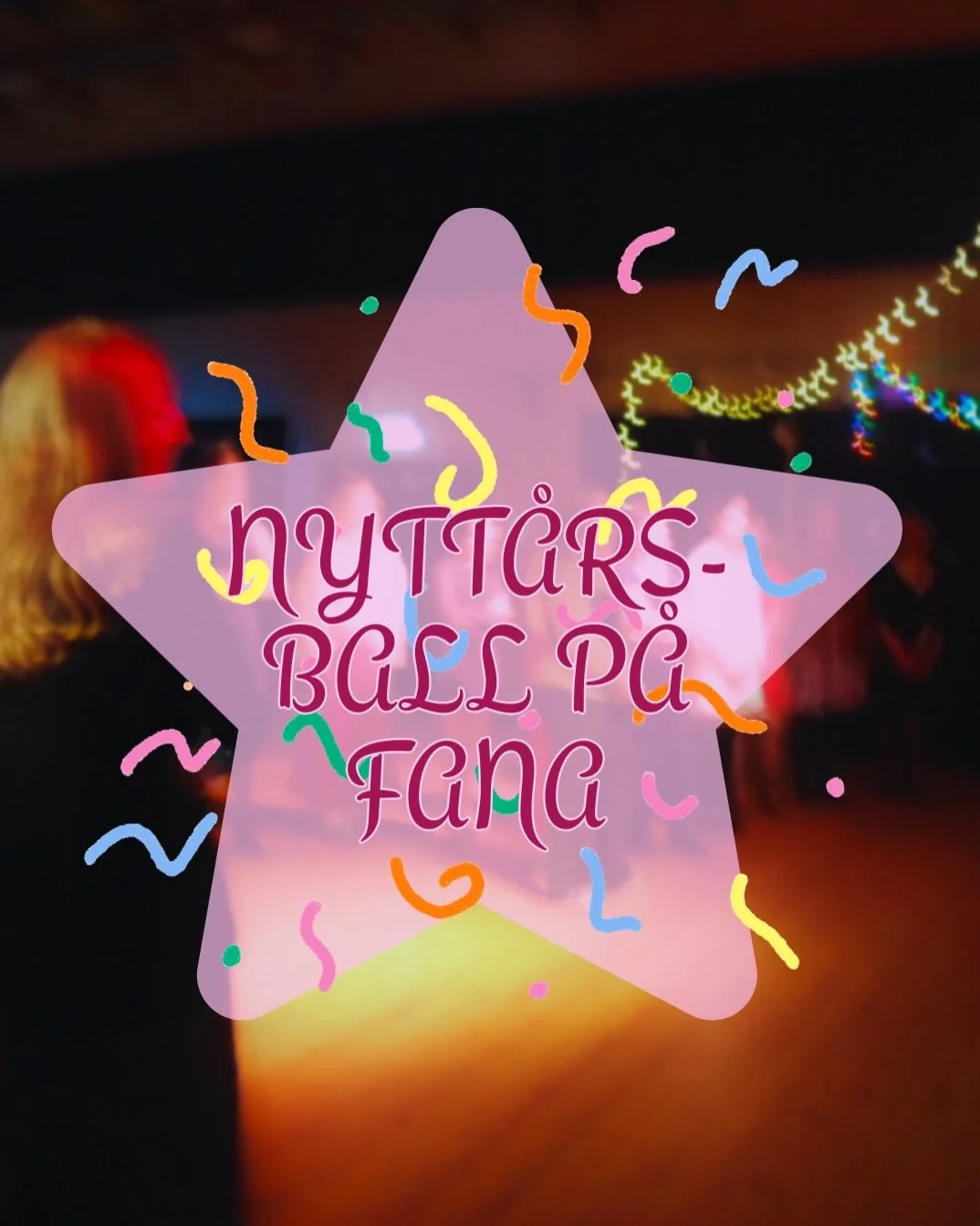 L&oslash;rdag 10. januar hadde vi nytt&aring;rsball. Temaet var &laquo;Under the Stars⭐️&raquo;, og vi pyntet gymsalen etter det. Kvelden var fylt med masse aktiviteter, blant annet &laquo;Open Mic&raquo;, som dette skole&aring;ret har blitt veldig p