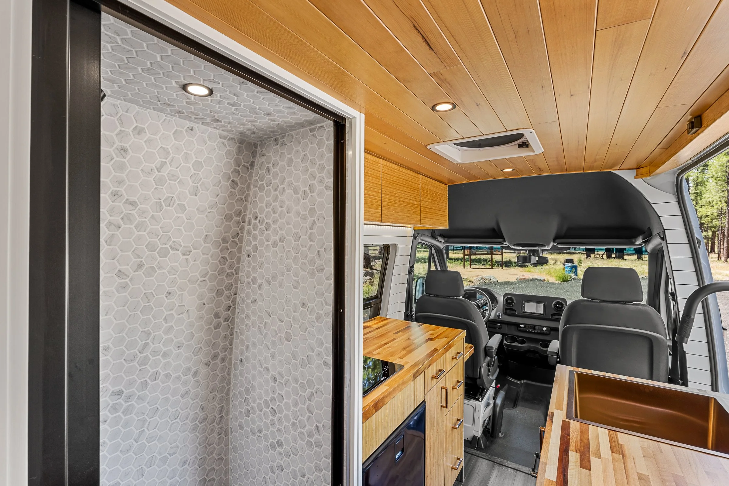 Camper Van LUX-15.jpeg