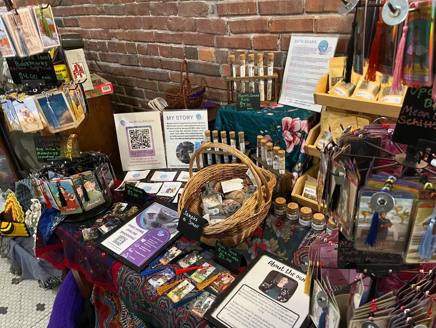 Happy Tuesday ✨ I&rsquo;m all set up at @thedoggiebagresaleshop for the month of January. Stop by for bookmarks, bath soaks, and herbal teas to keep you warm this winter ❄️ 🛁 ☕️ 

10% of all sales go to the @sekhumanesociety 🐶 🐱