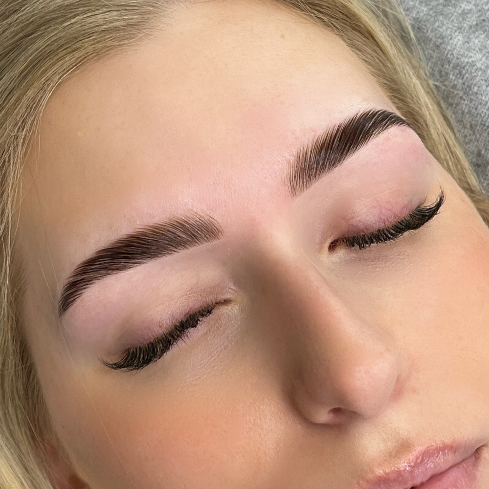 PERFECTION 🤤🤤

Brow lamination is perfect for those who have gaps, hairs that grow in irregular direction or who simply want a fuller brushed up looking brow. 

~ This treatment last between 6-8 weeks.
~ Brow lamination maintenance is recommended a