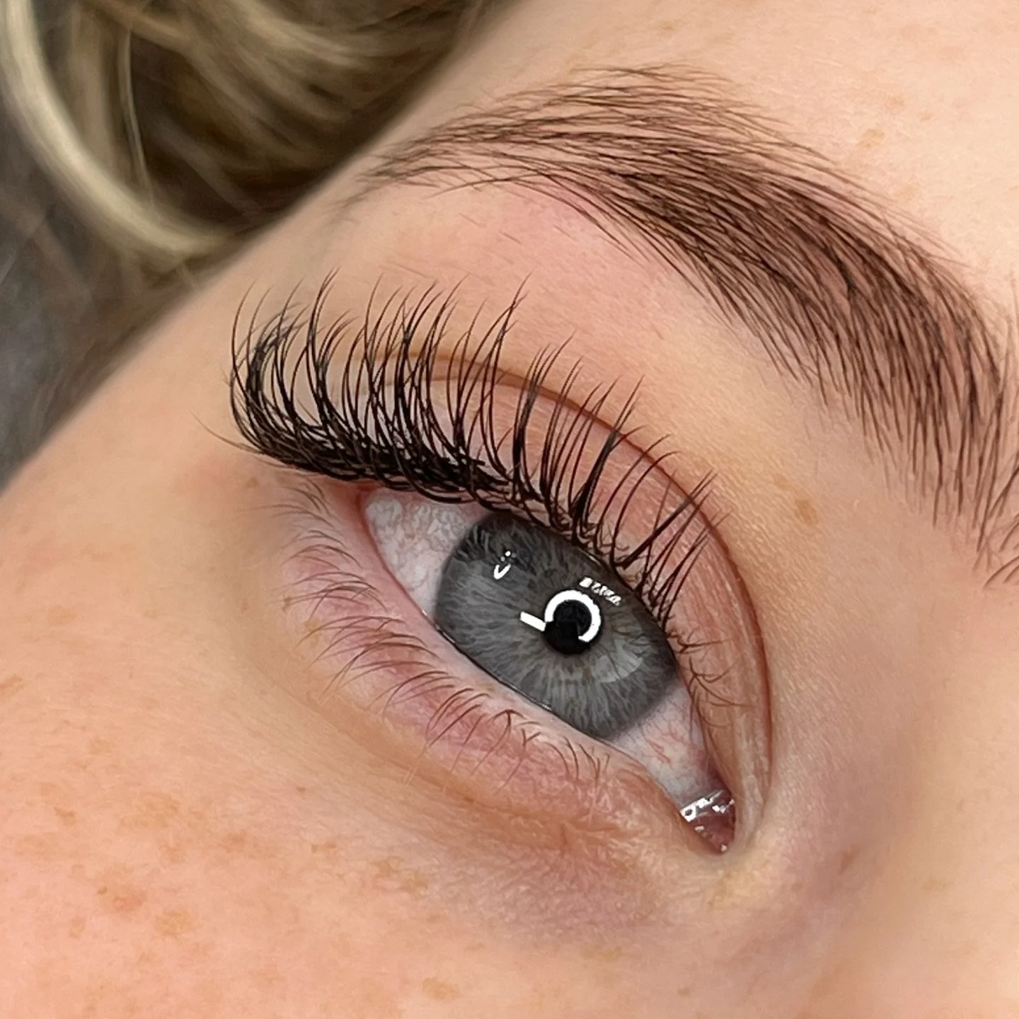 Classic lashes is a technique in which a single extension is applied to one isolated natural lash 💫
Therapist: Alannah
