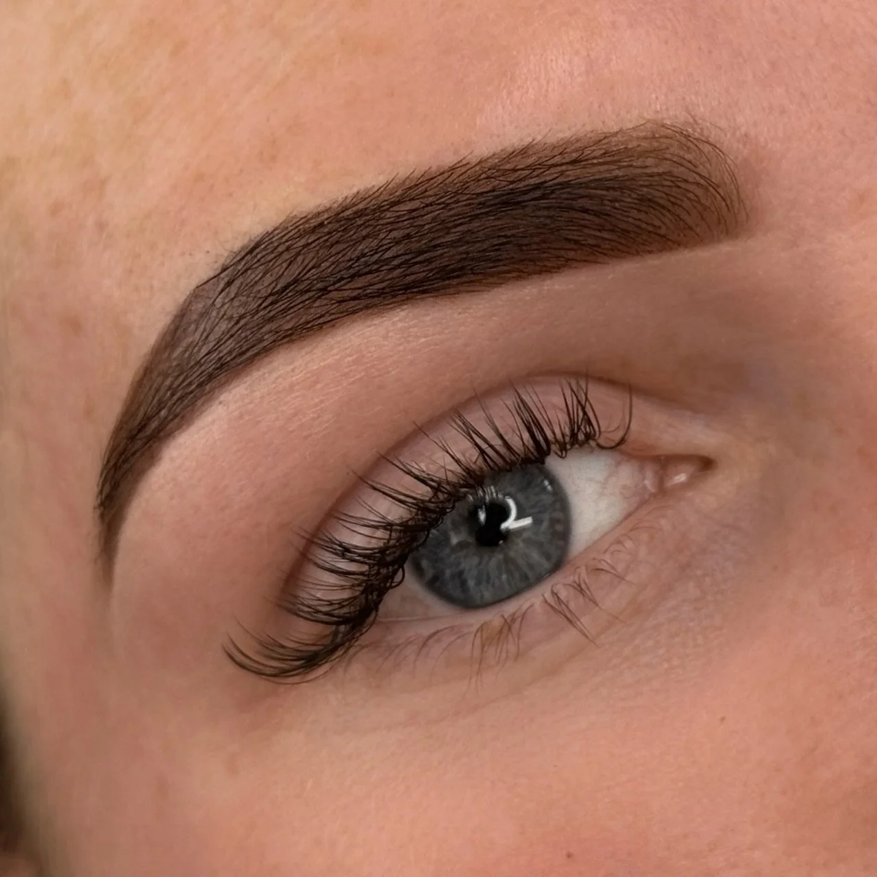 Fresh lashes + brows 🔥
Therapist: Tayla
#brows #hybridbrow #eyelashextensions #lashextensions #melbournebeautysalon