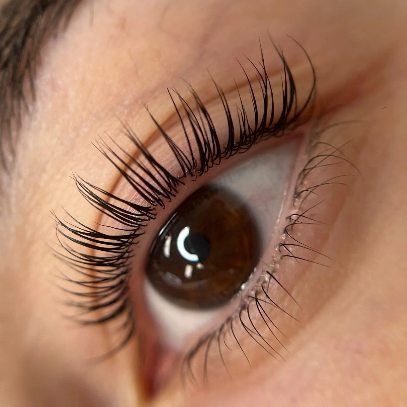 Lash lift perfection 😍
Last: 6-8 weeks 
Maintenance: Just apply @summerandlu Lash &amp; Brow Conditioner daily. It helps replenish moisture, prevent brittleness, and promote healthier lashes 💖
#lashlifts #lashliftandtint #melbournelashlift #healthy