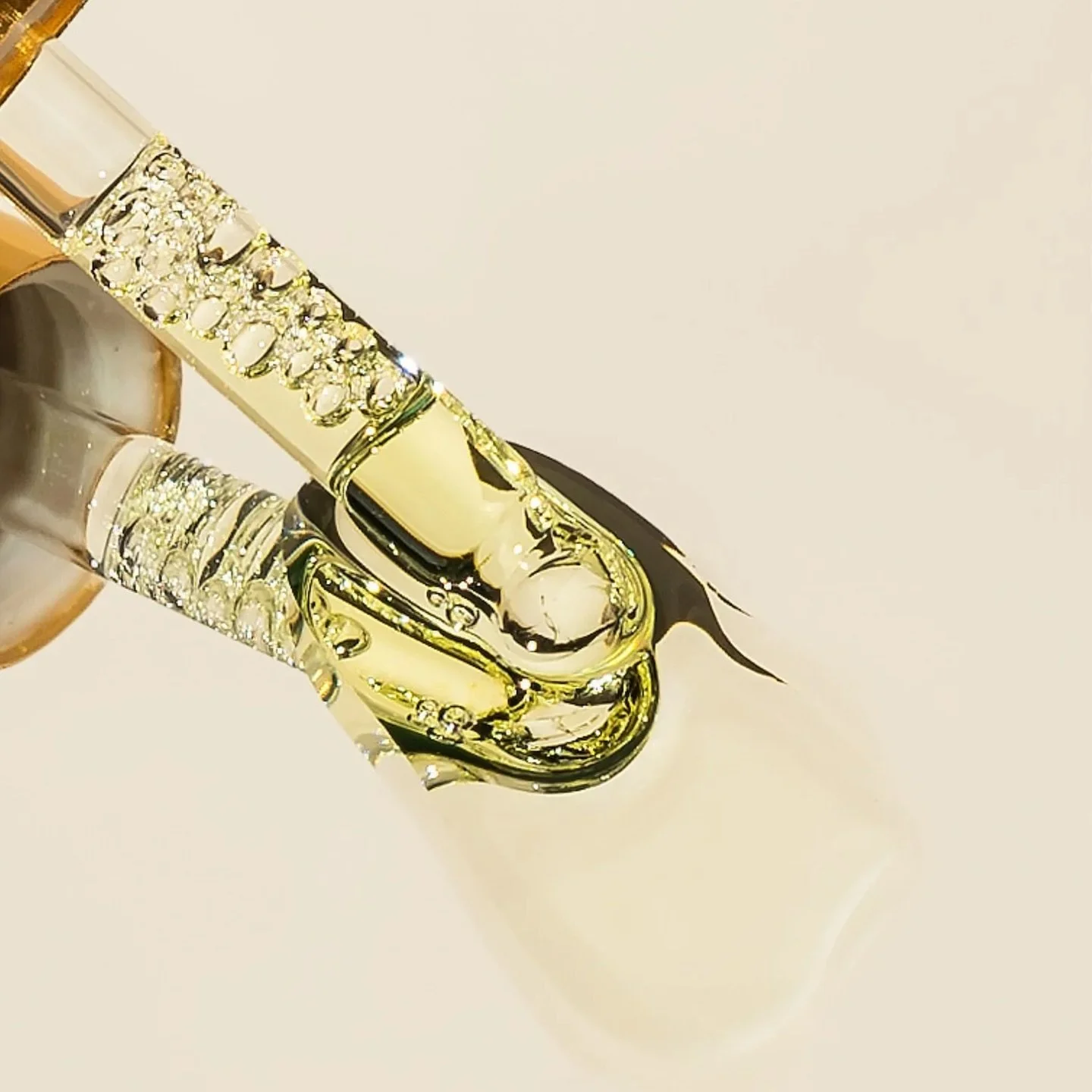 Brow Lamination Aftercare: Why It Matters ✨
Brow lamination gives you that perfectly sleek, fluffy look but the perming solution can be drying. That&rsquo;s why aftercare is key!
@browcode 
Nourishing Growth Oil is 100% natural and specially designed