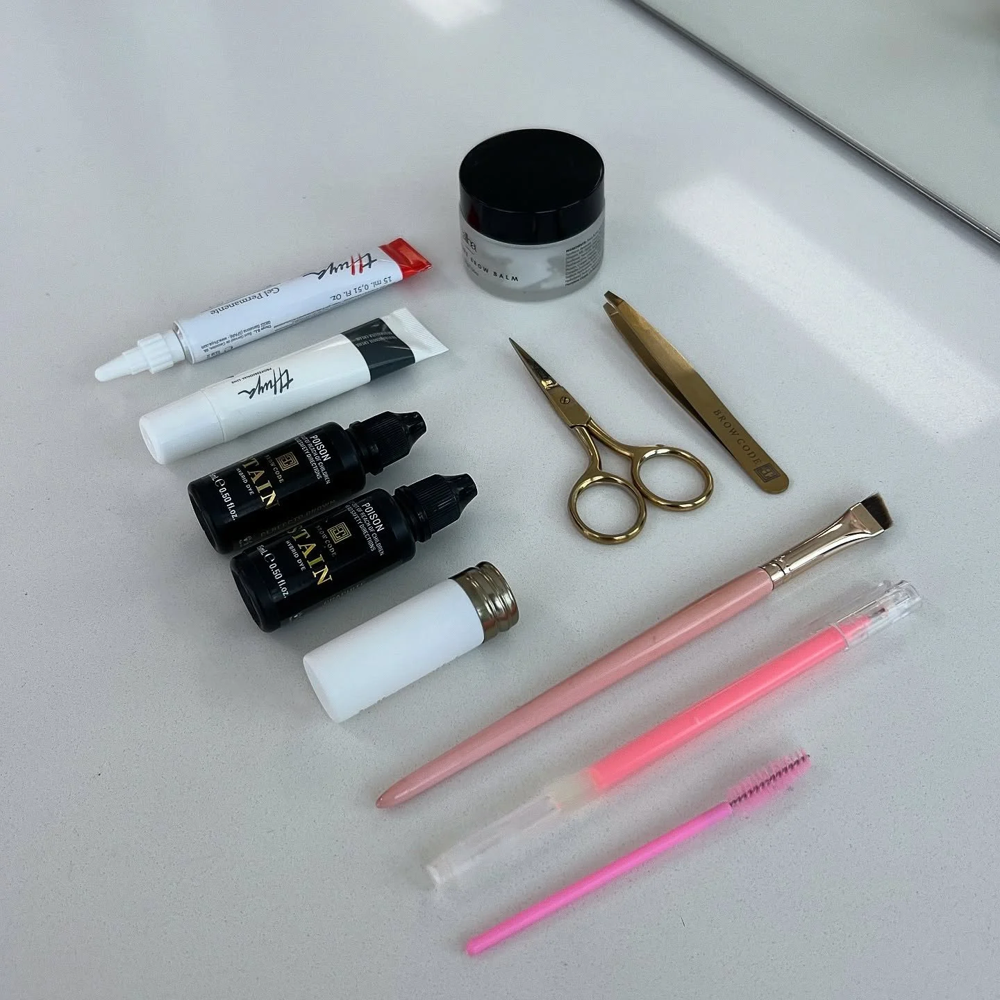 Brow day essentials ✨
#brows #melbournebrowspecialist #browlamination #hybridbrows #browwaxandtint 
@bellabeautyprofessional 
@thuya_australia 
@browcode 
@albalashbrow