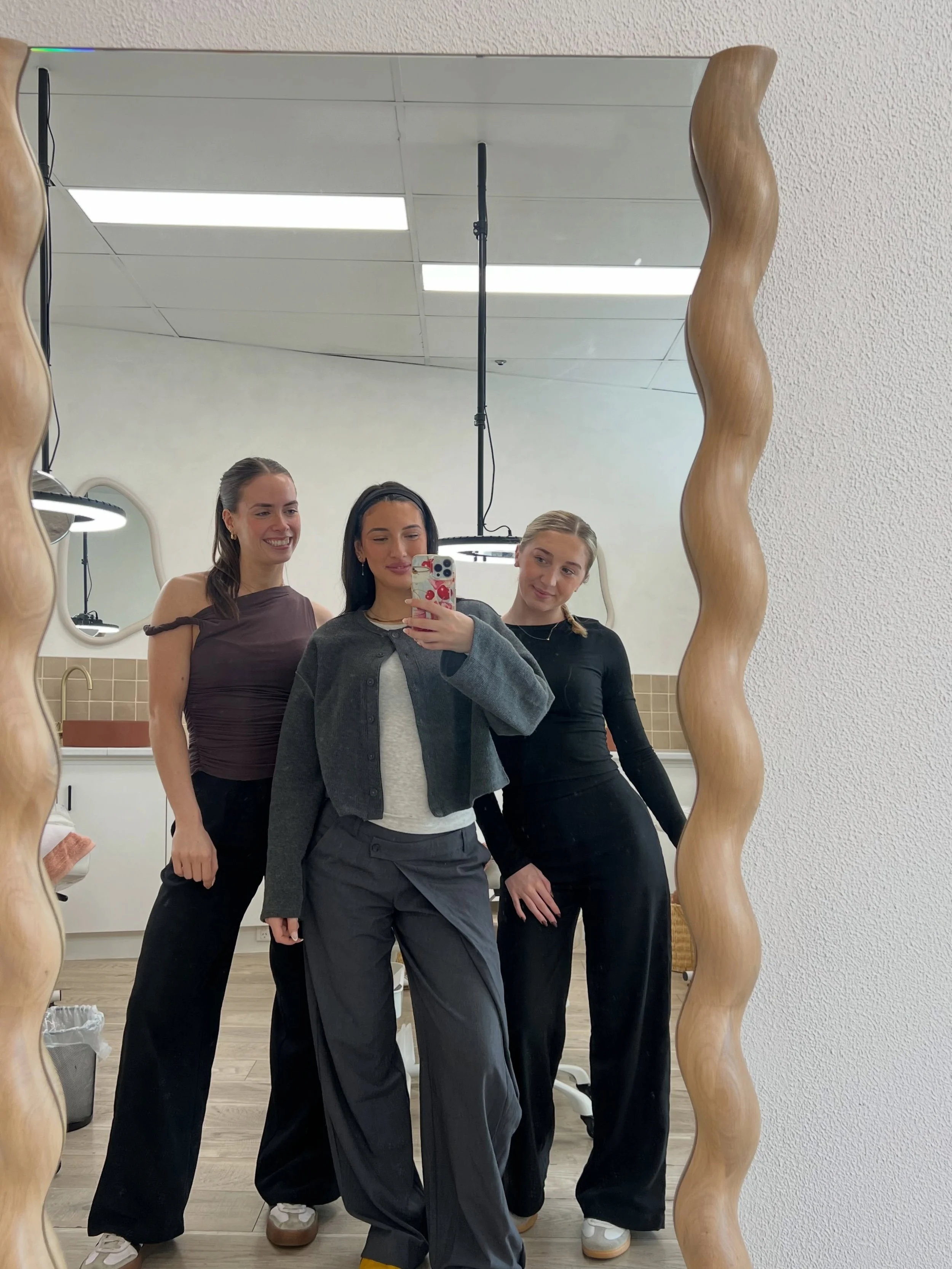 Wednesday team 🫶🏼🤎
#beautyandlashco #beautysalon #lashsalon #browsalon #pascoevale