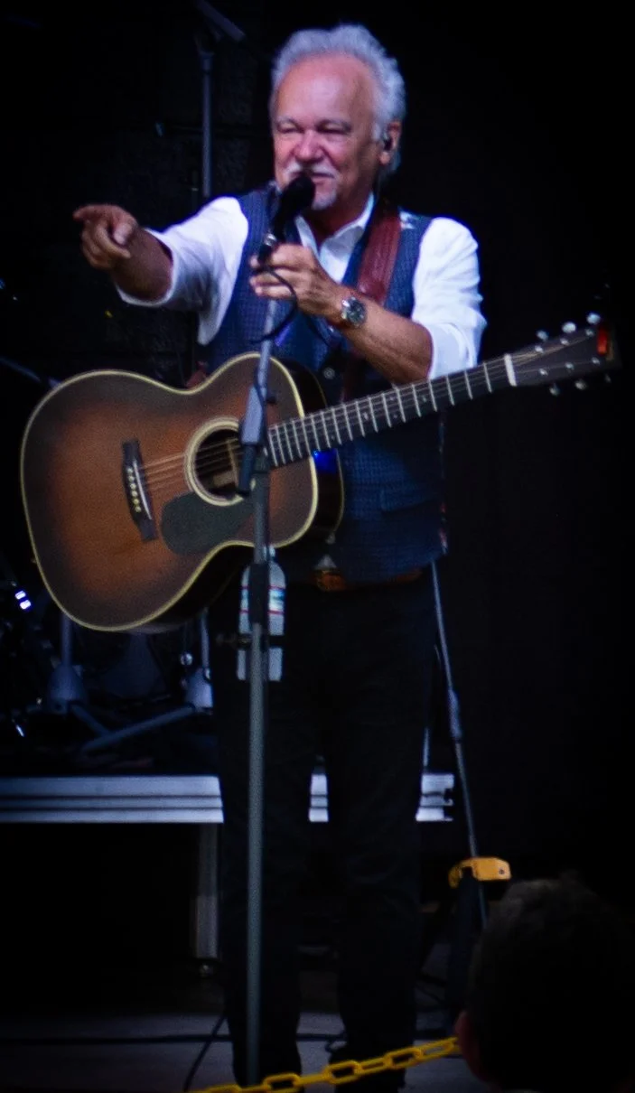 Mr. Fortune Pointing Twoards Crowd_0715 .jpg