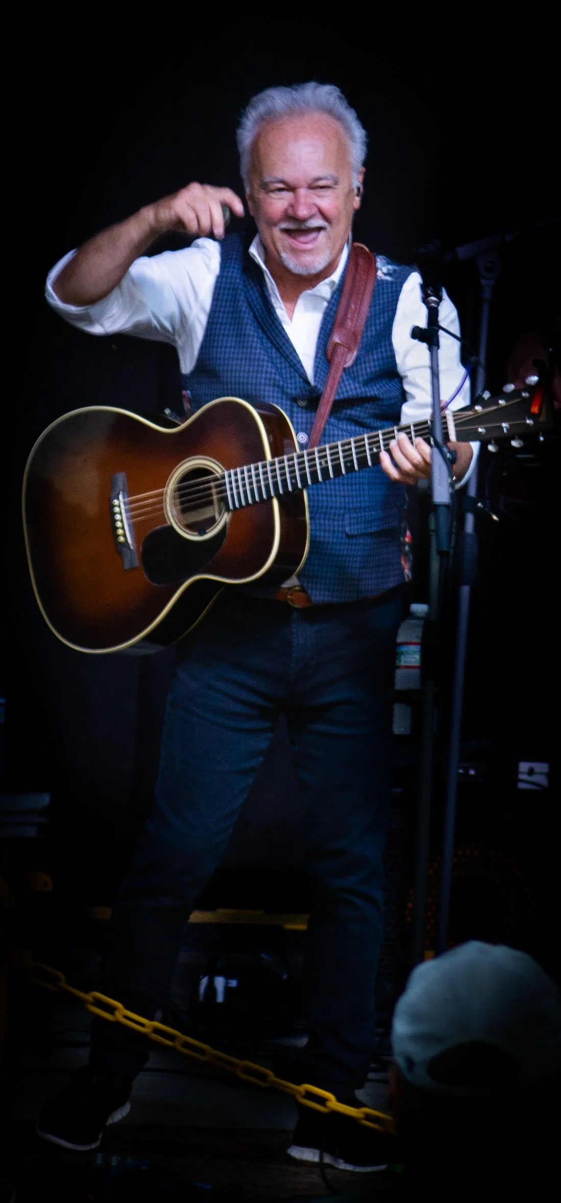 Mr. Fortune Pointing to the Crowd_0661 .jpg