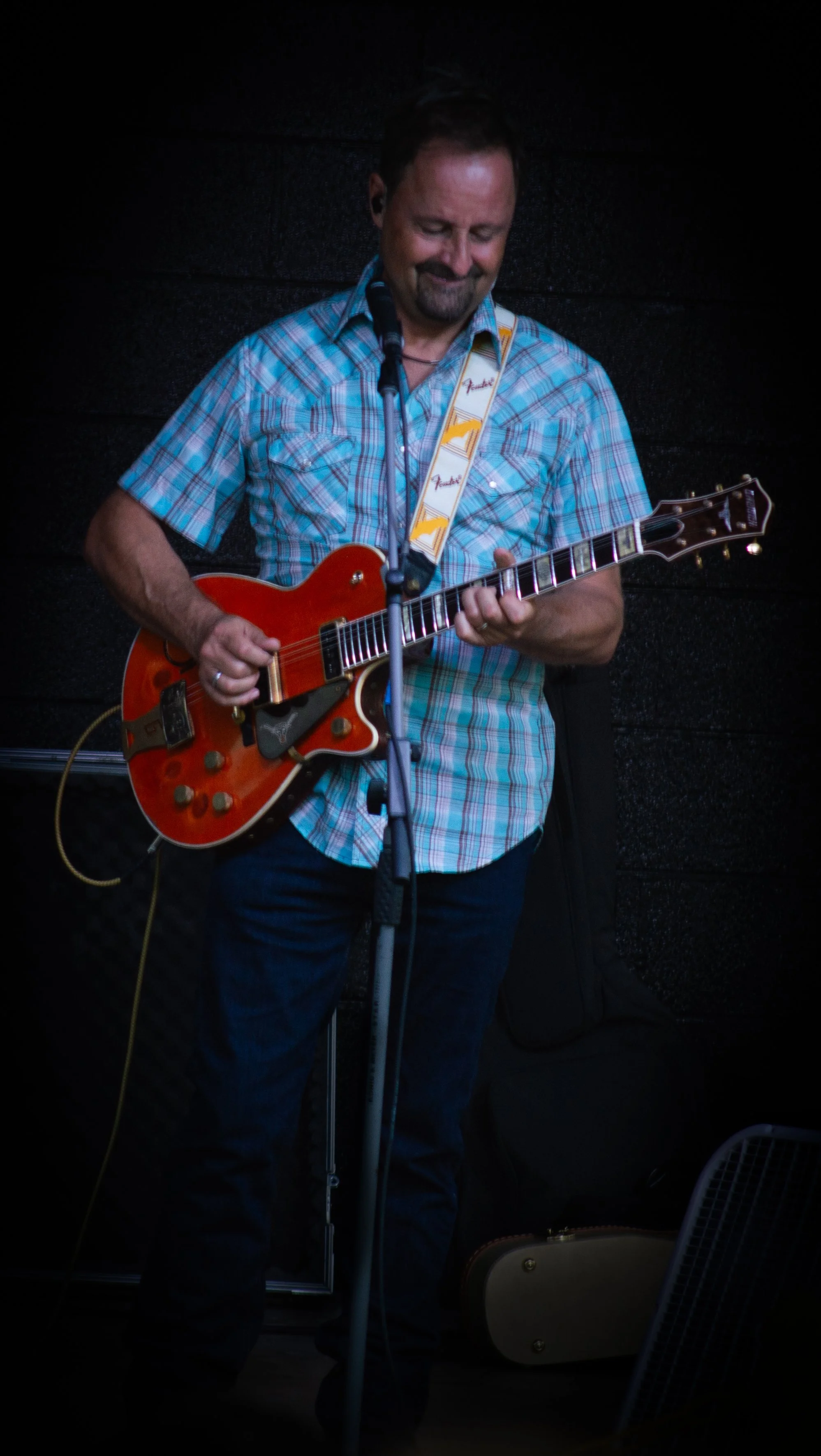 Enjoying the Gutiar_0657 .jpg