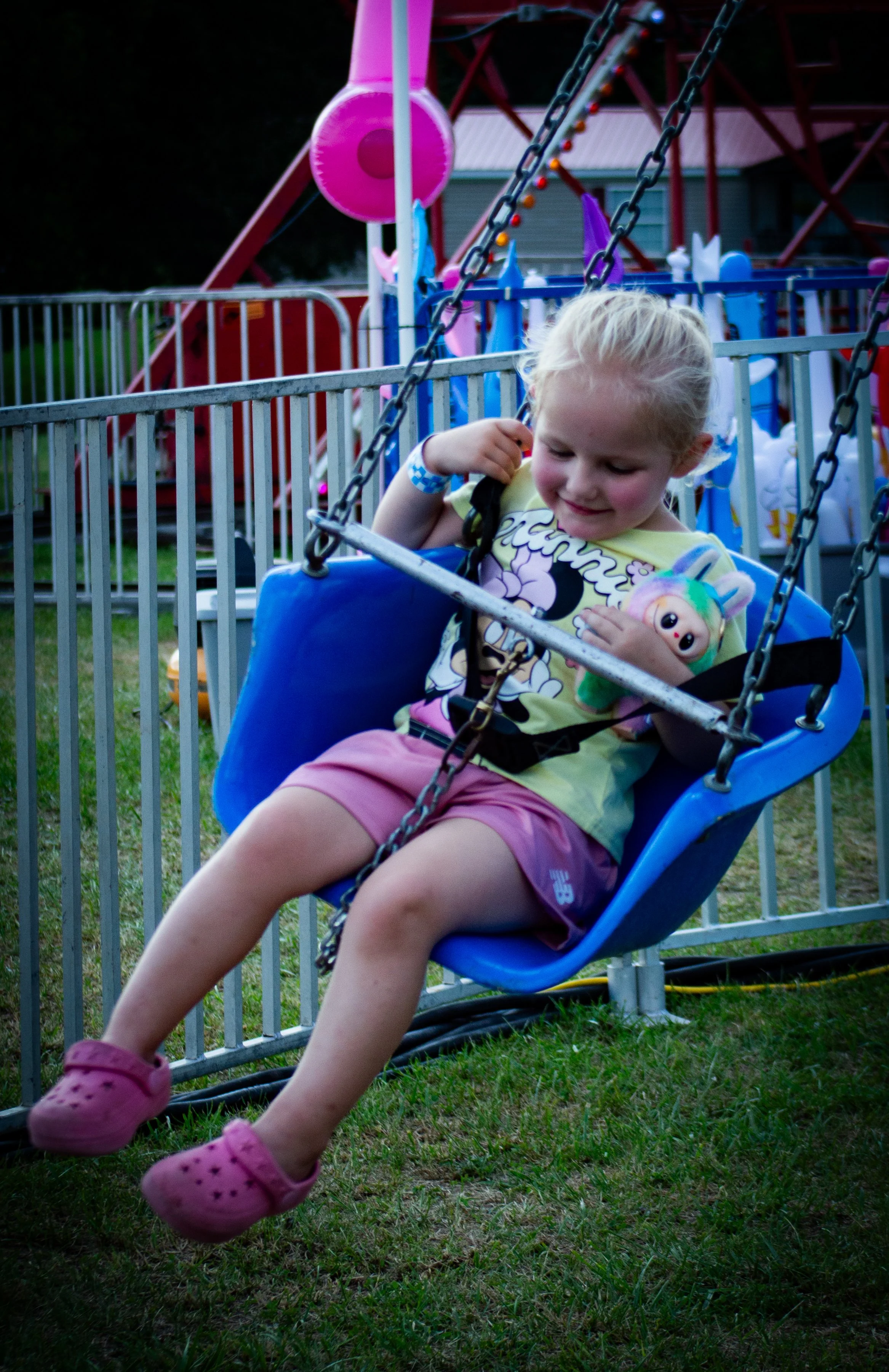 Enjoying Swings_0054 .jpg