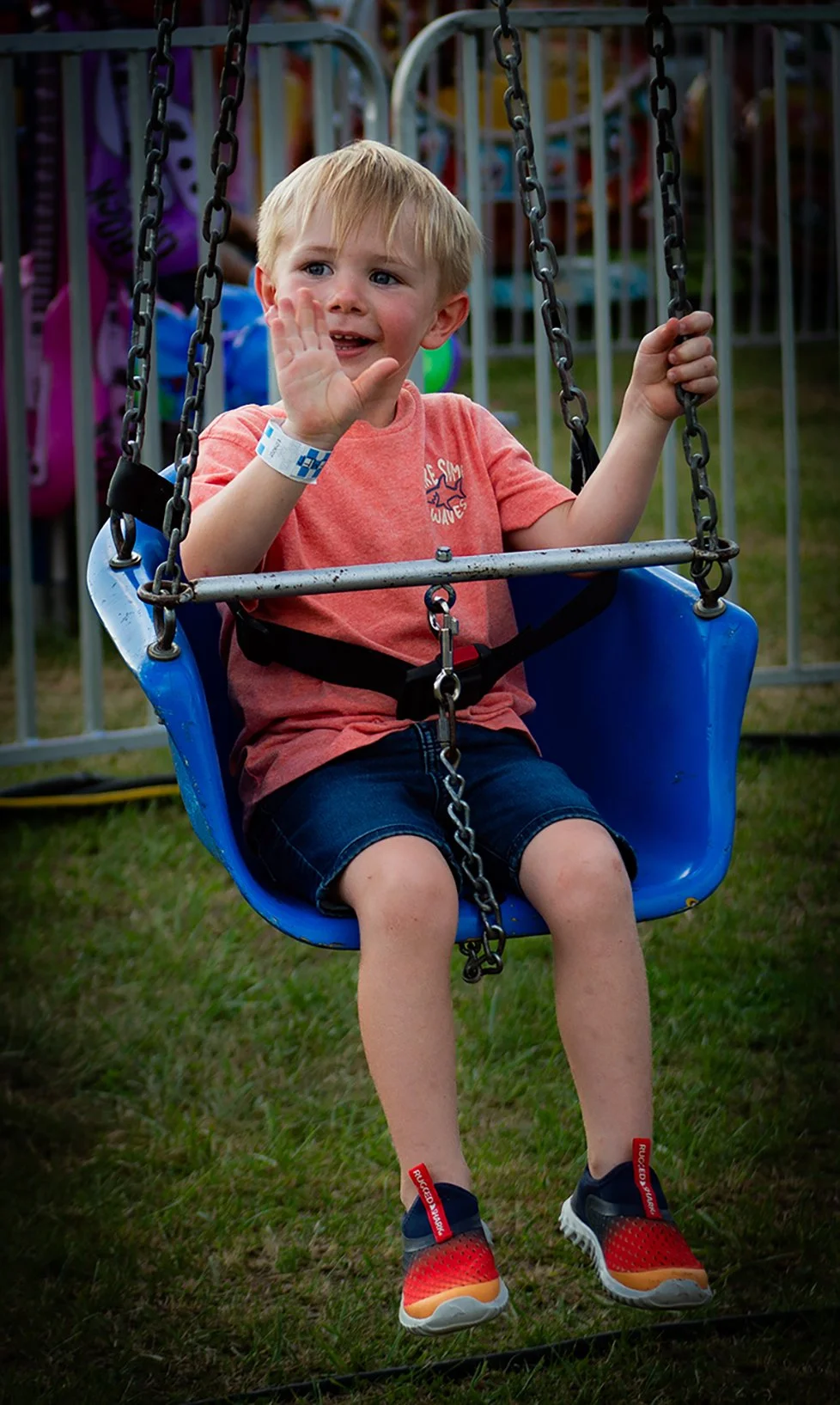 Waving on Swings_0048 .jpg