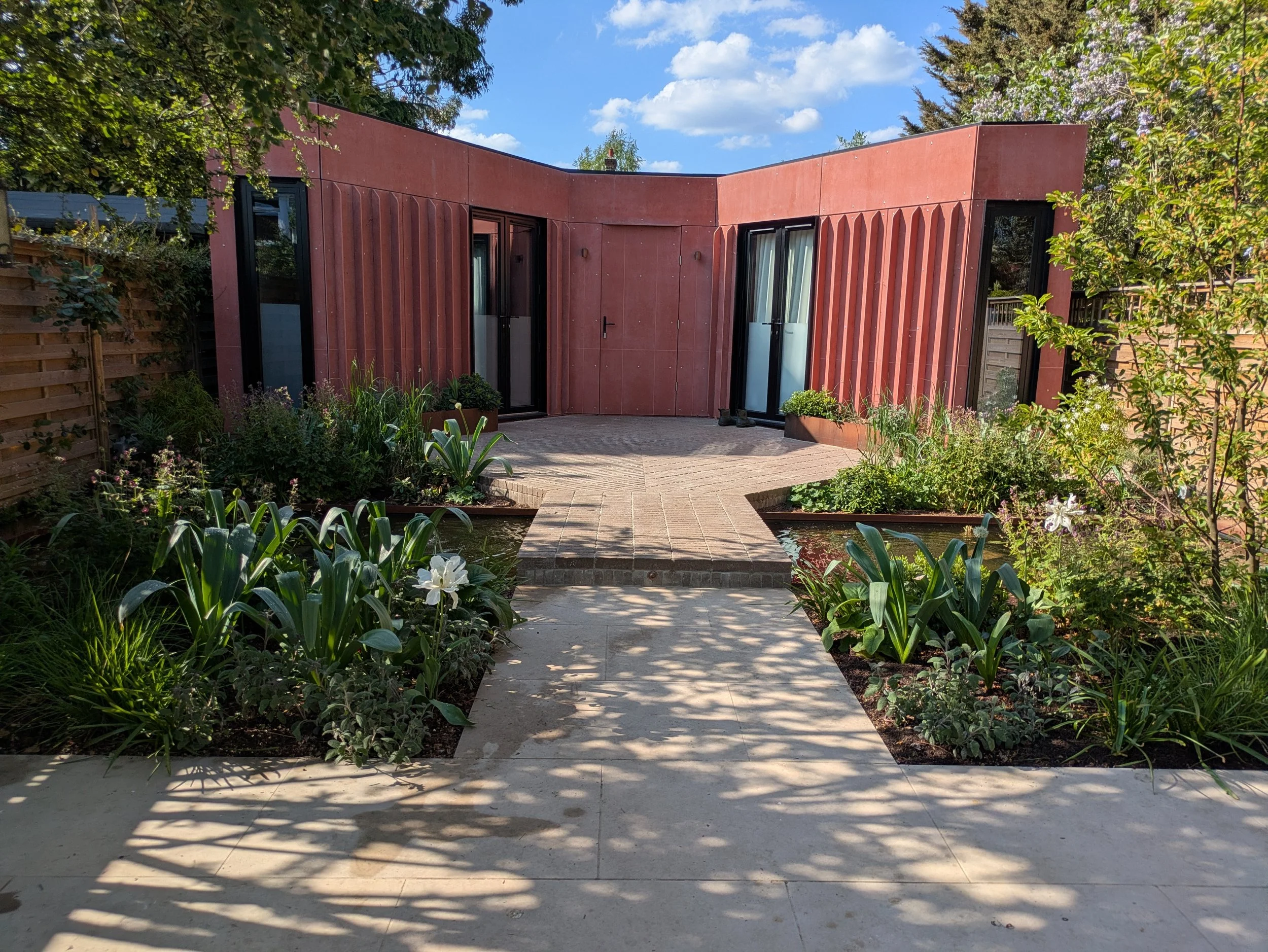 Contemporary pink garden room 